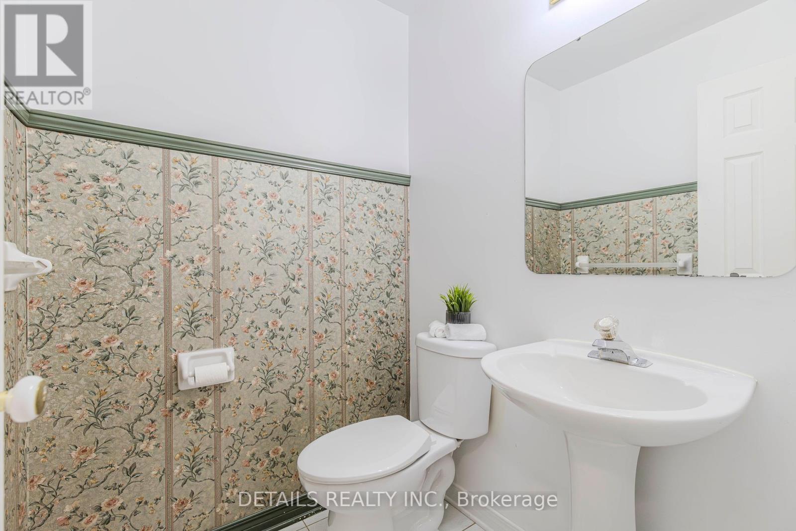 32 Winnegreen Court W