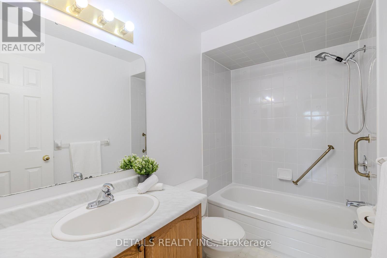 32 Winnegreen Court W