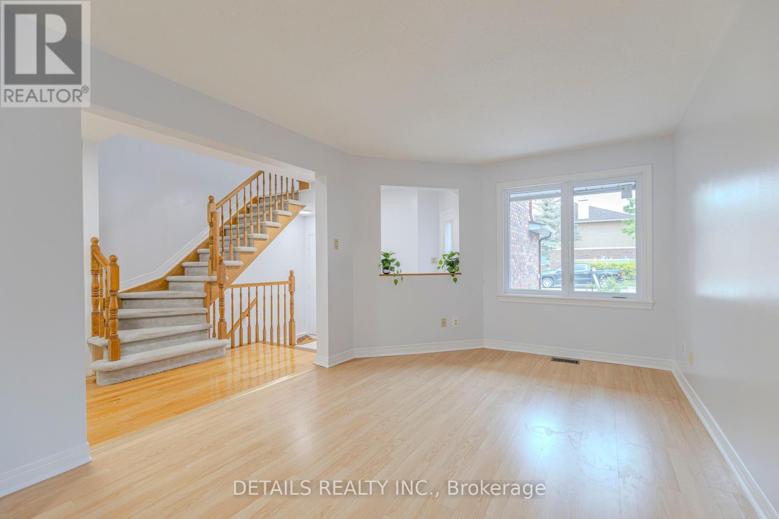32 Winnegreen Court W