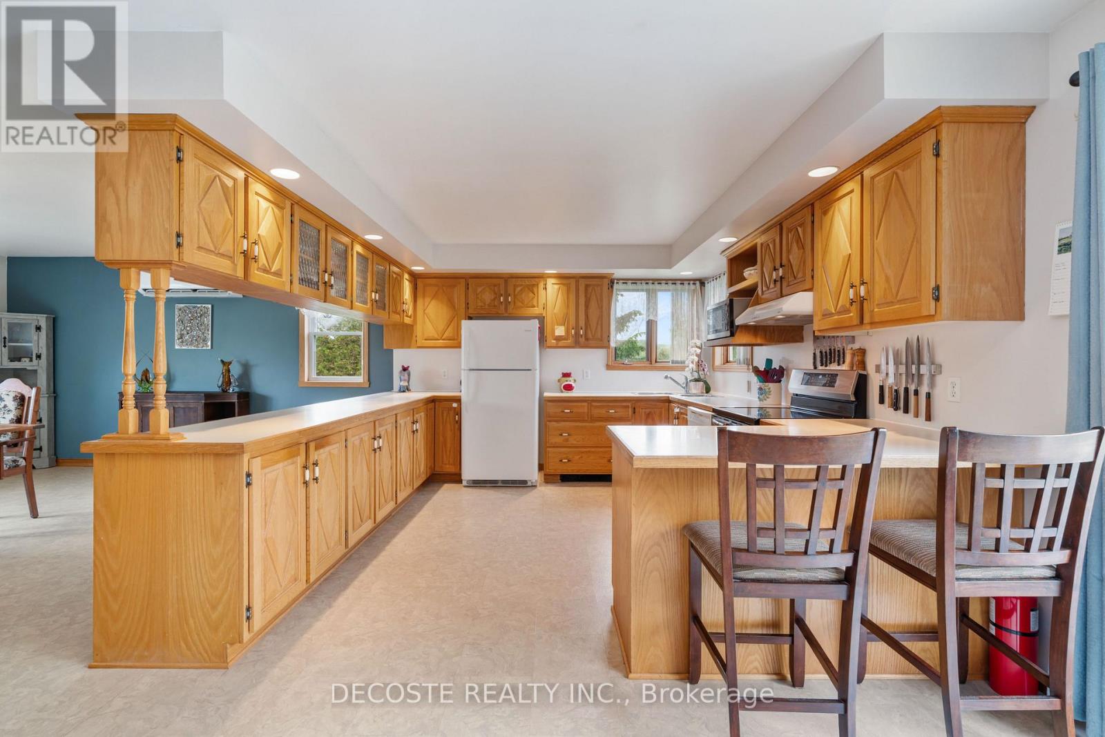 20351 Pineview Crescent
