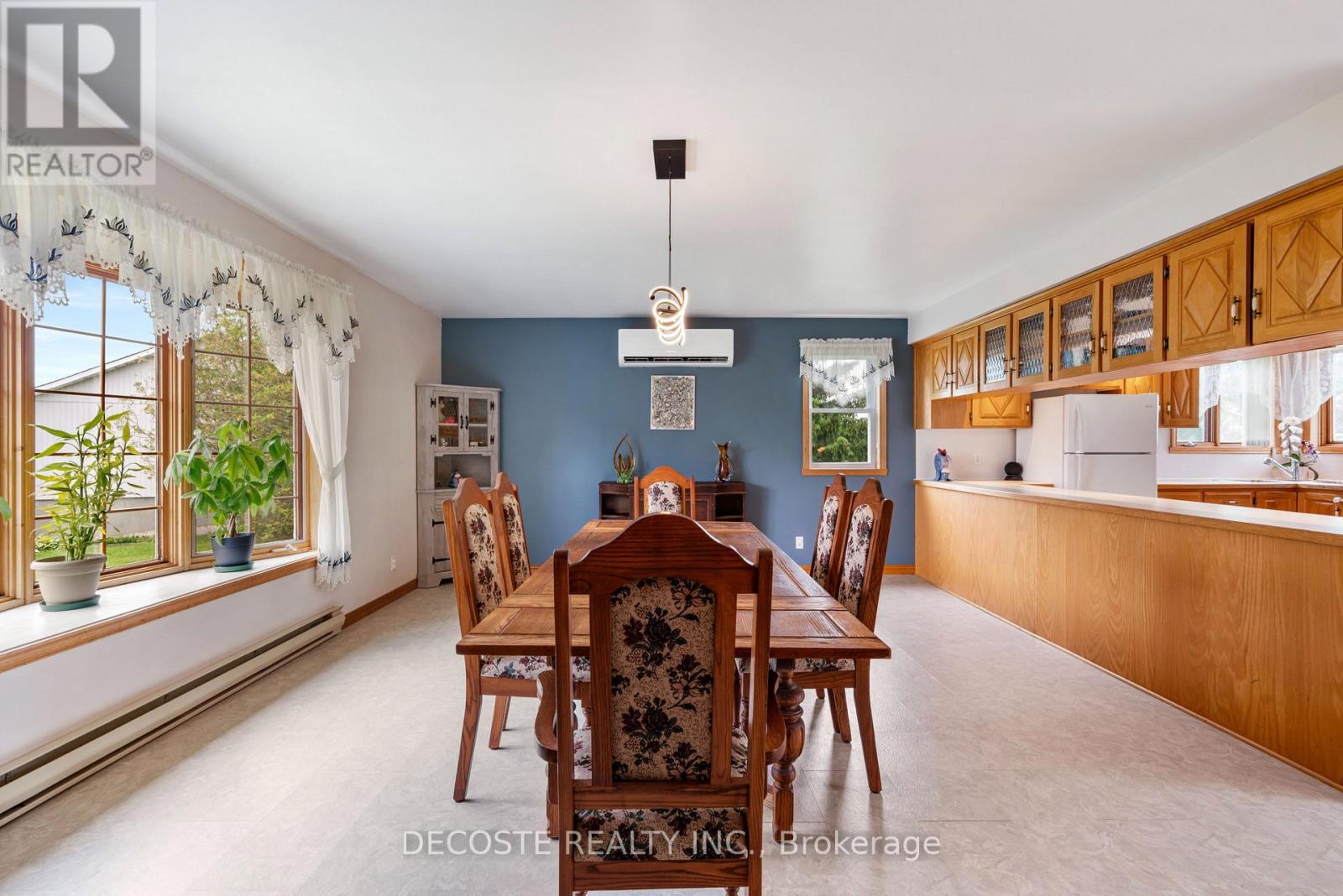 20351 Pineview Crescent
