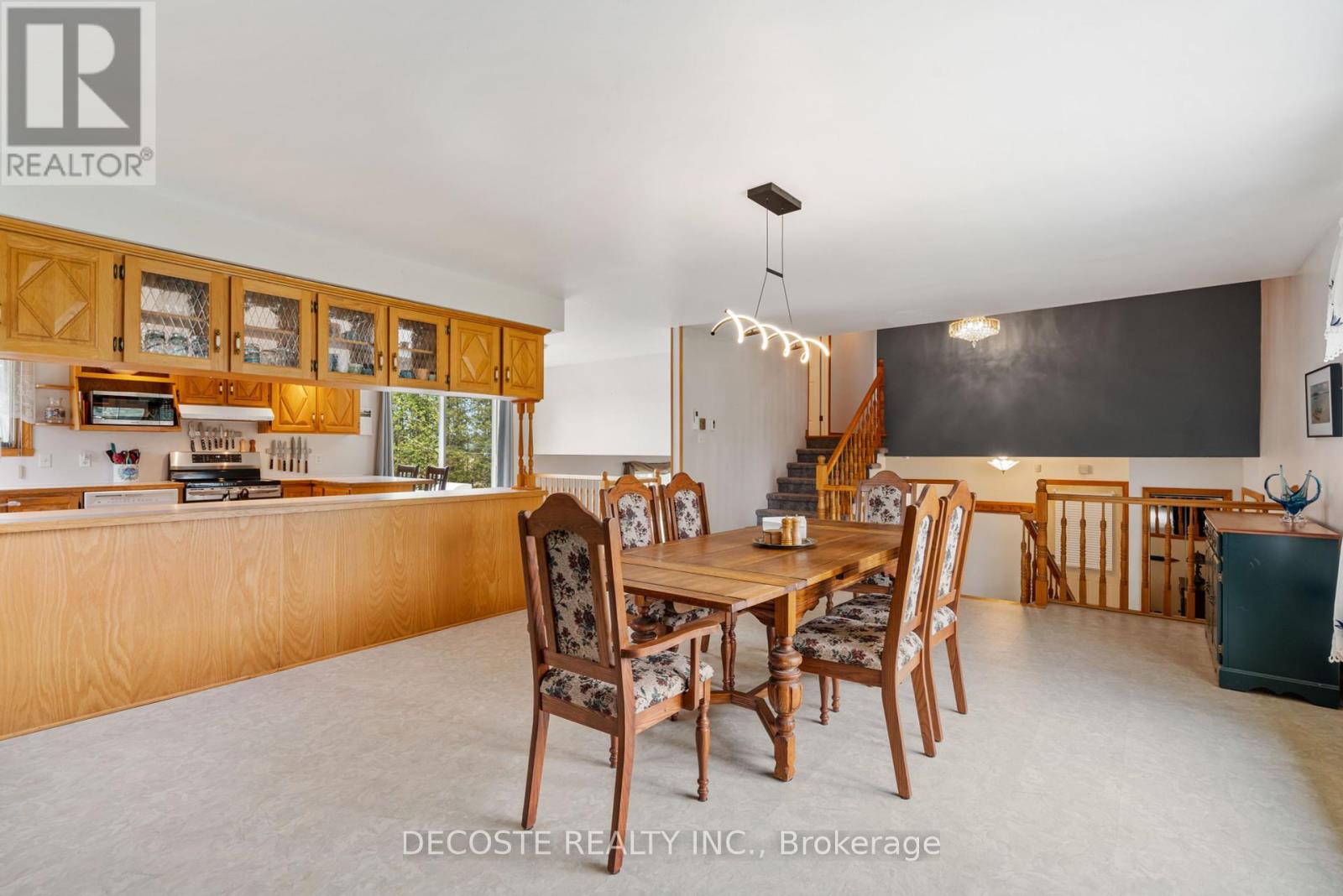 20351 Pineview Crescent