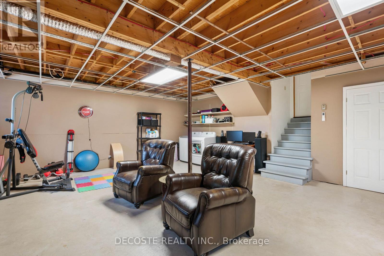 20351 Pineview Crescent