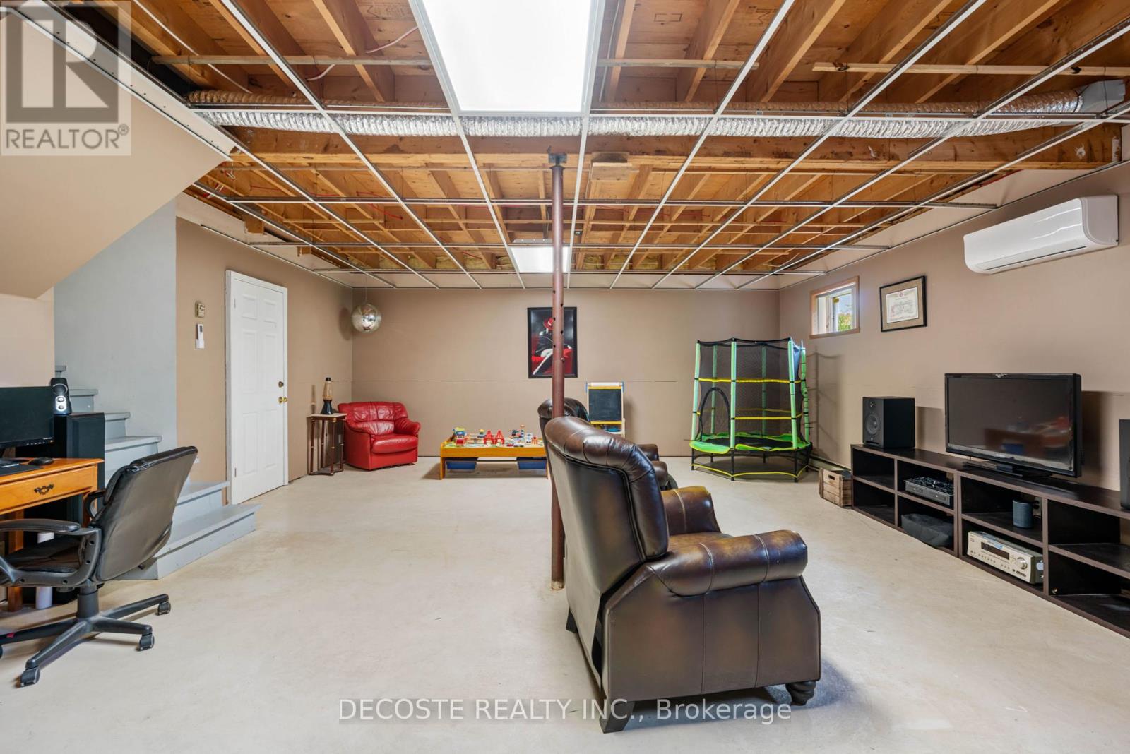 20351 Pineview Crescent