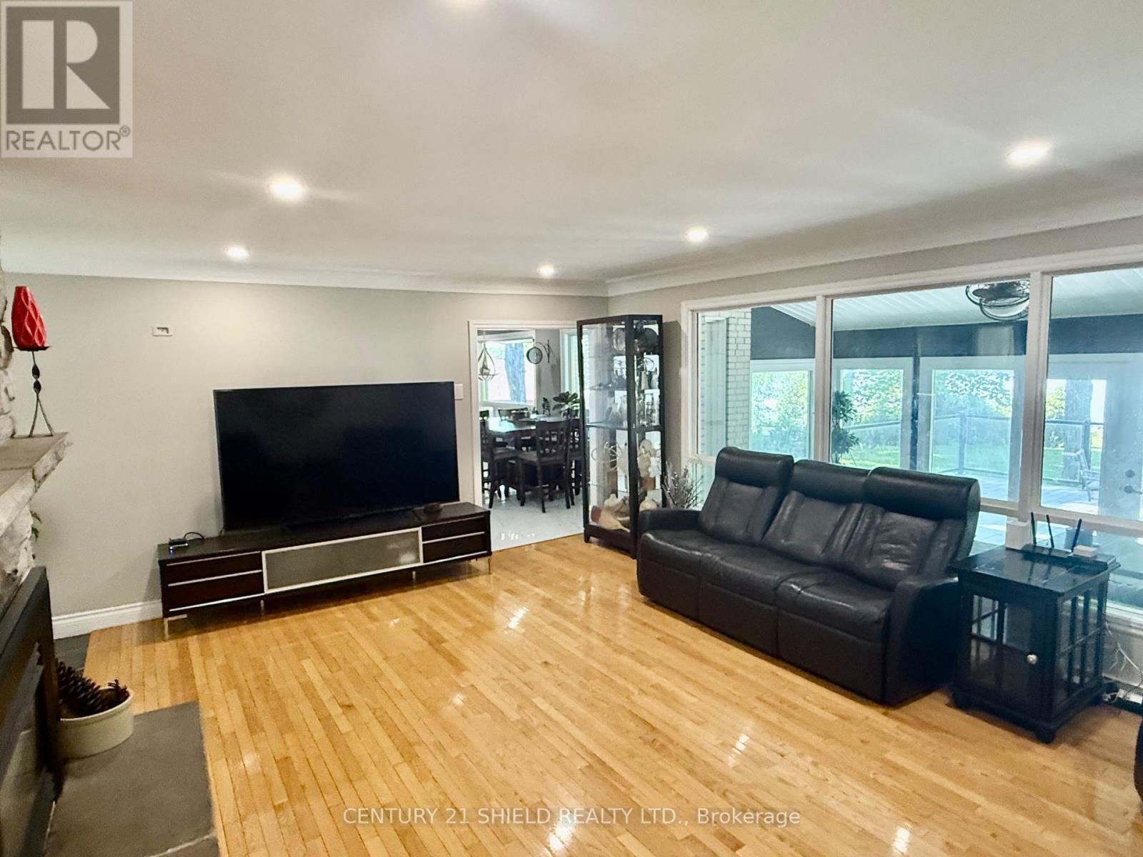 14 Robin Road