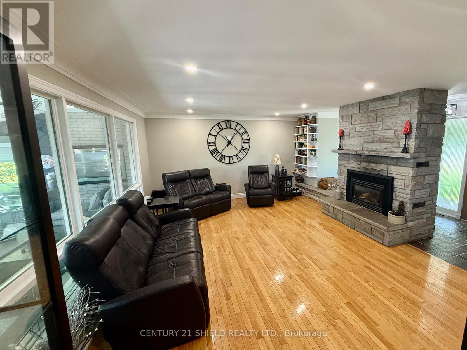 14 Robin Road