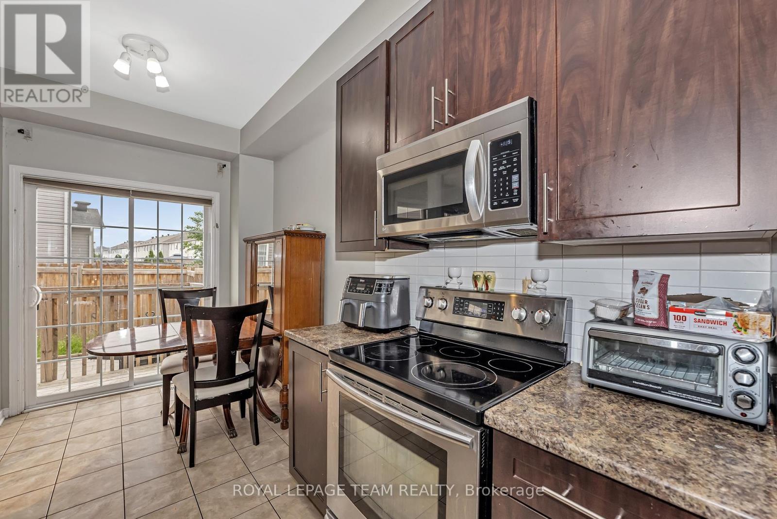 625 Pepperville Crescent
