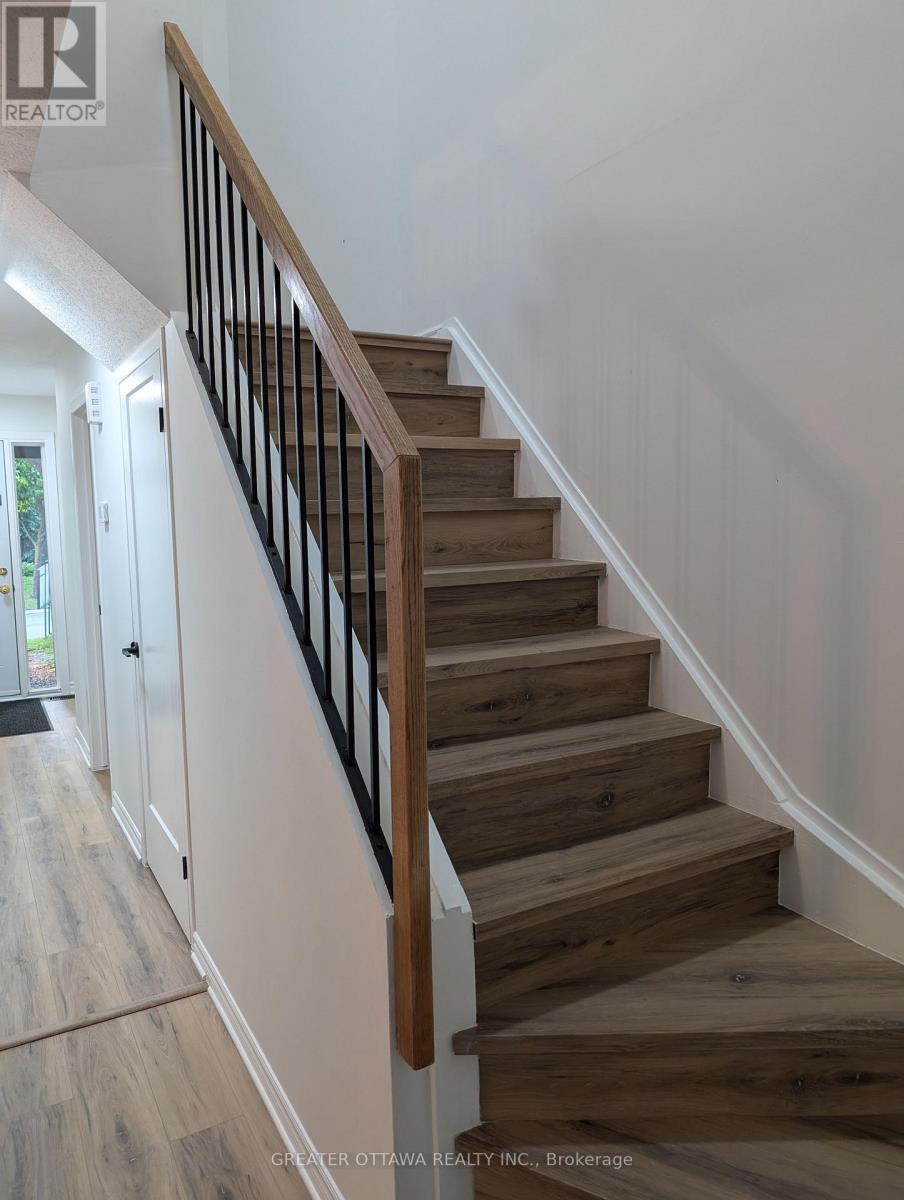 76 Clarkson Crescent W