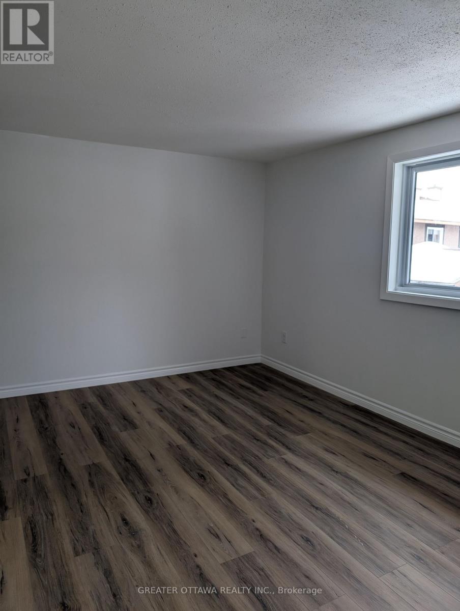 76 Clarkson Crescent W