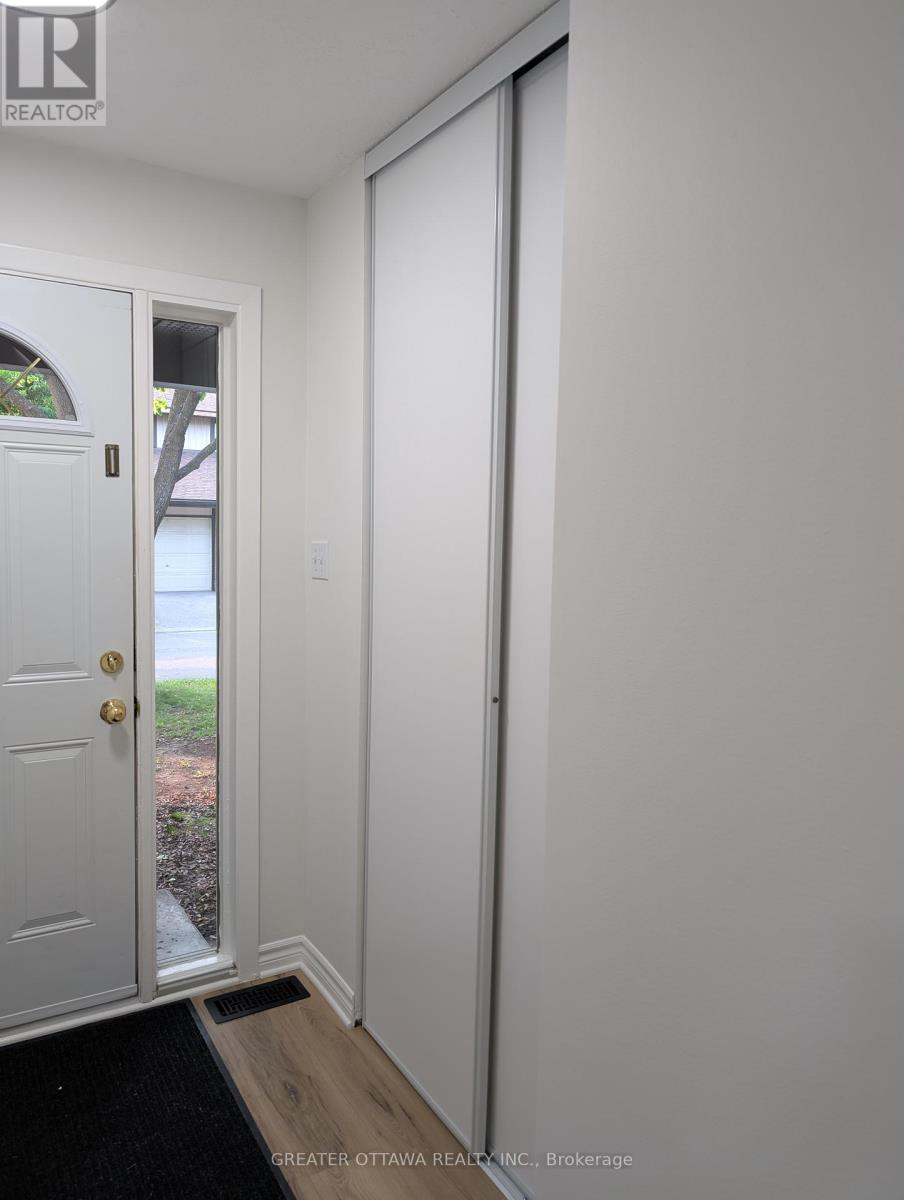 76 Clarkson Crescent W