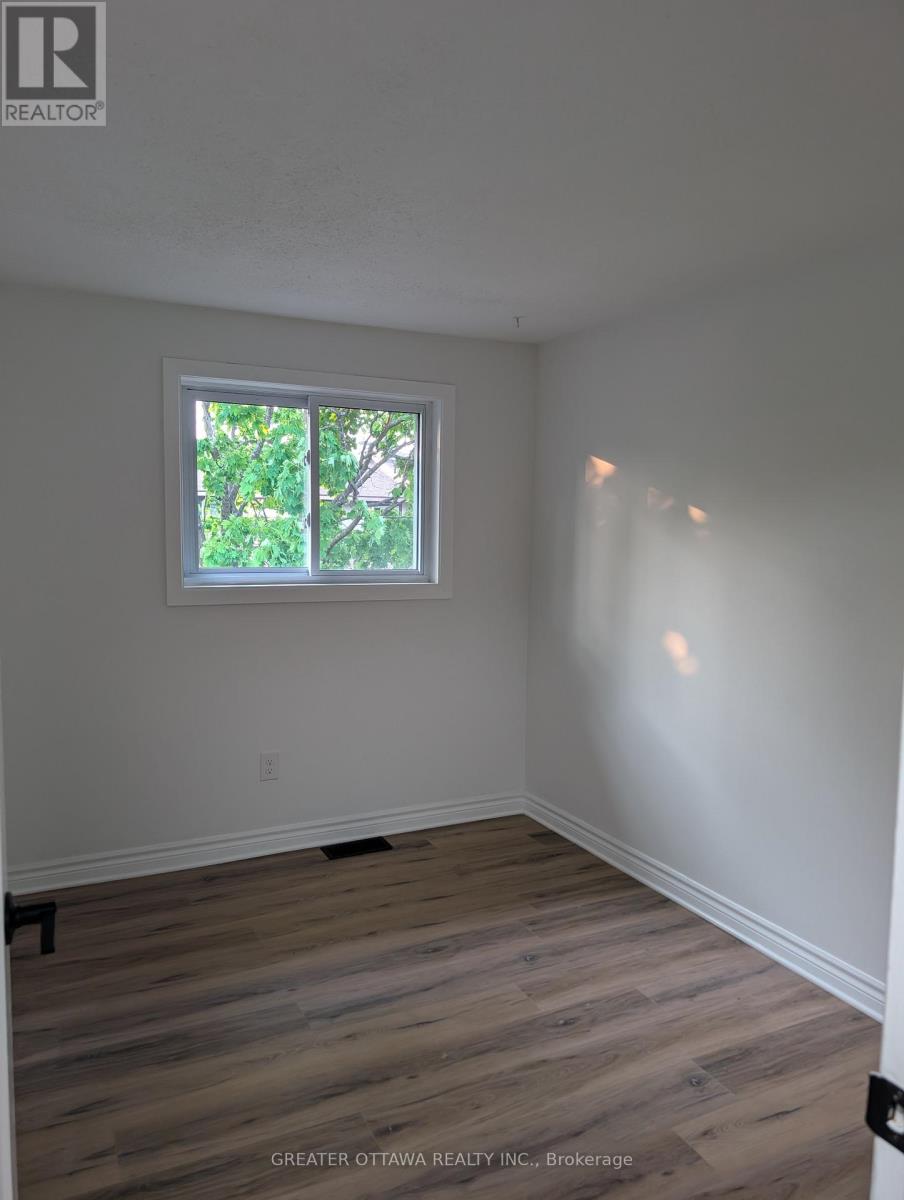 76 Clarkson Crescent W