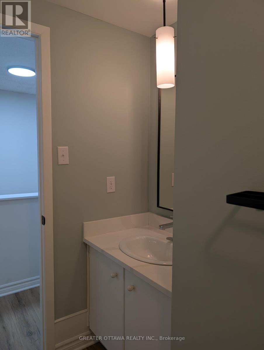 76 Clarkson Crescent W