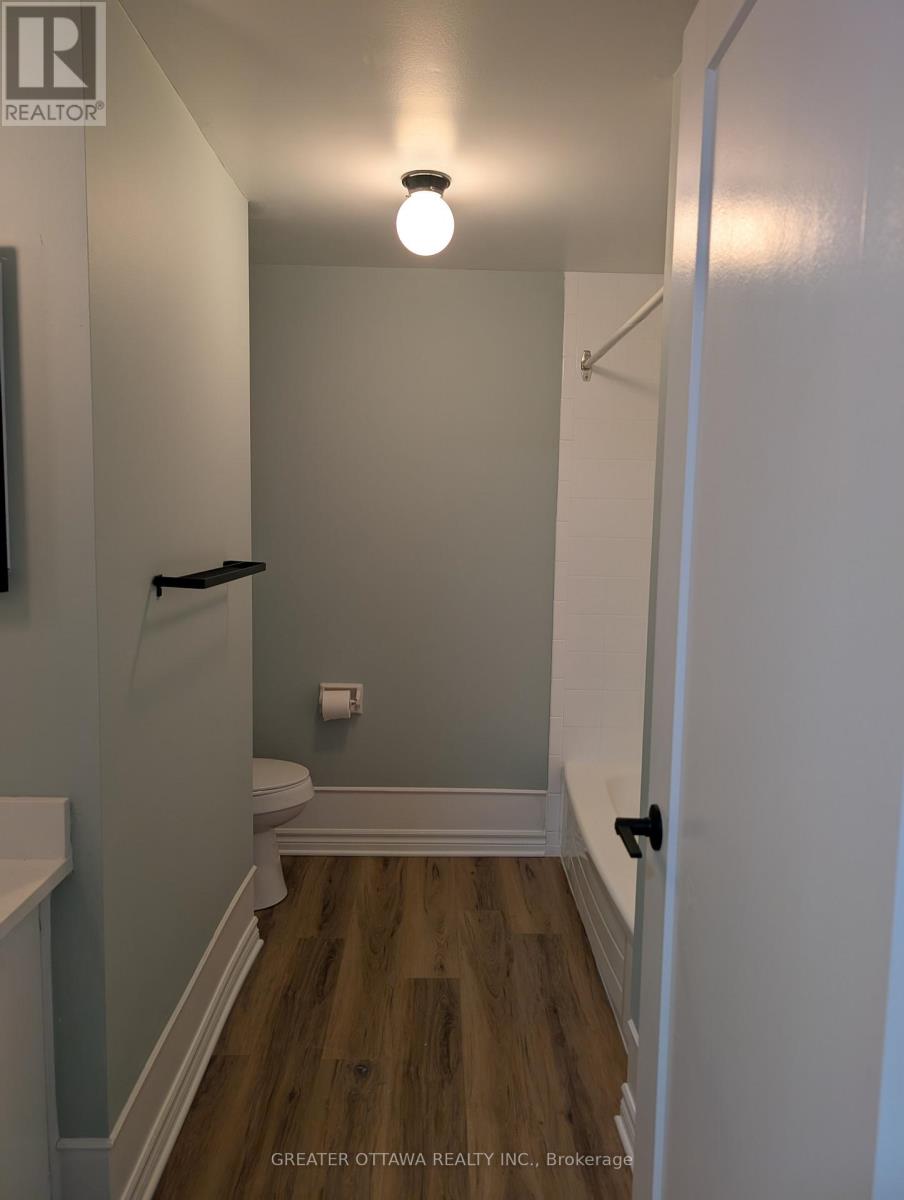 76 Clarkson Crescent W