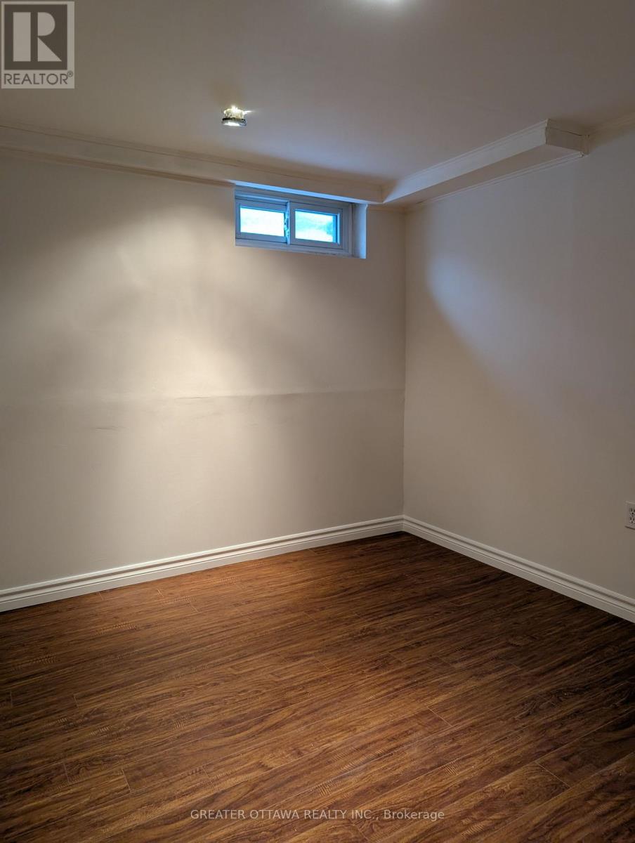 76 Clarkson Crescent W