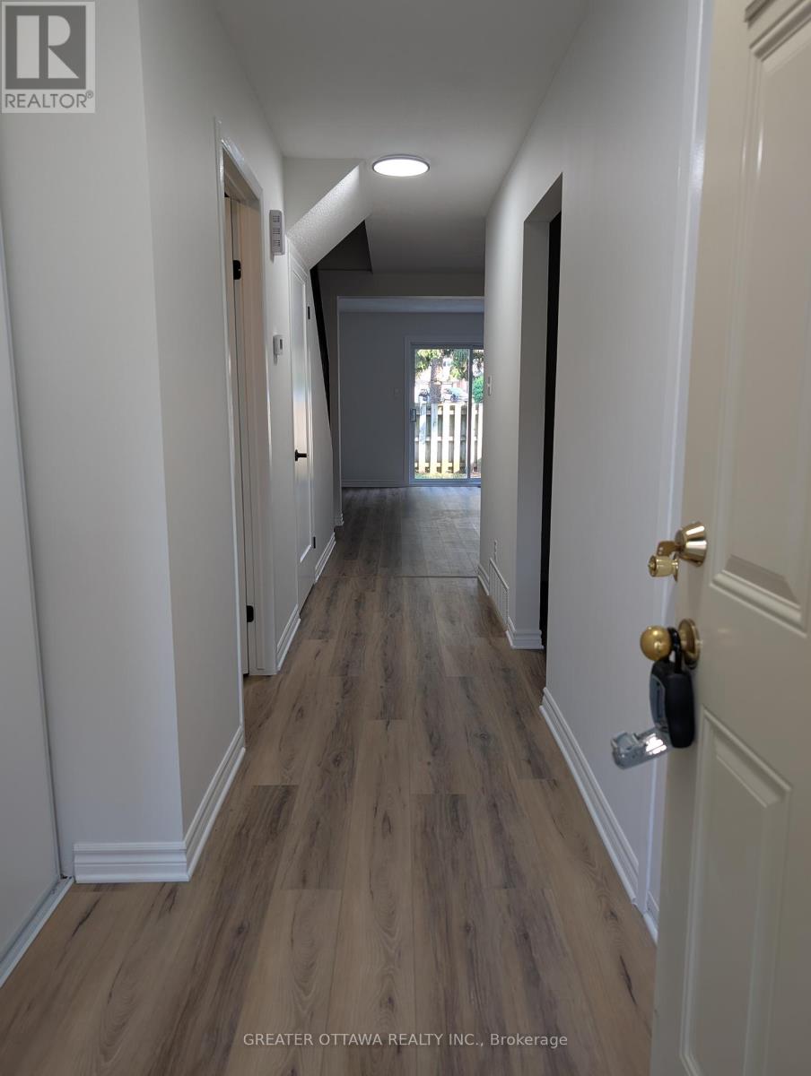 76 Clarkson Crescent W