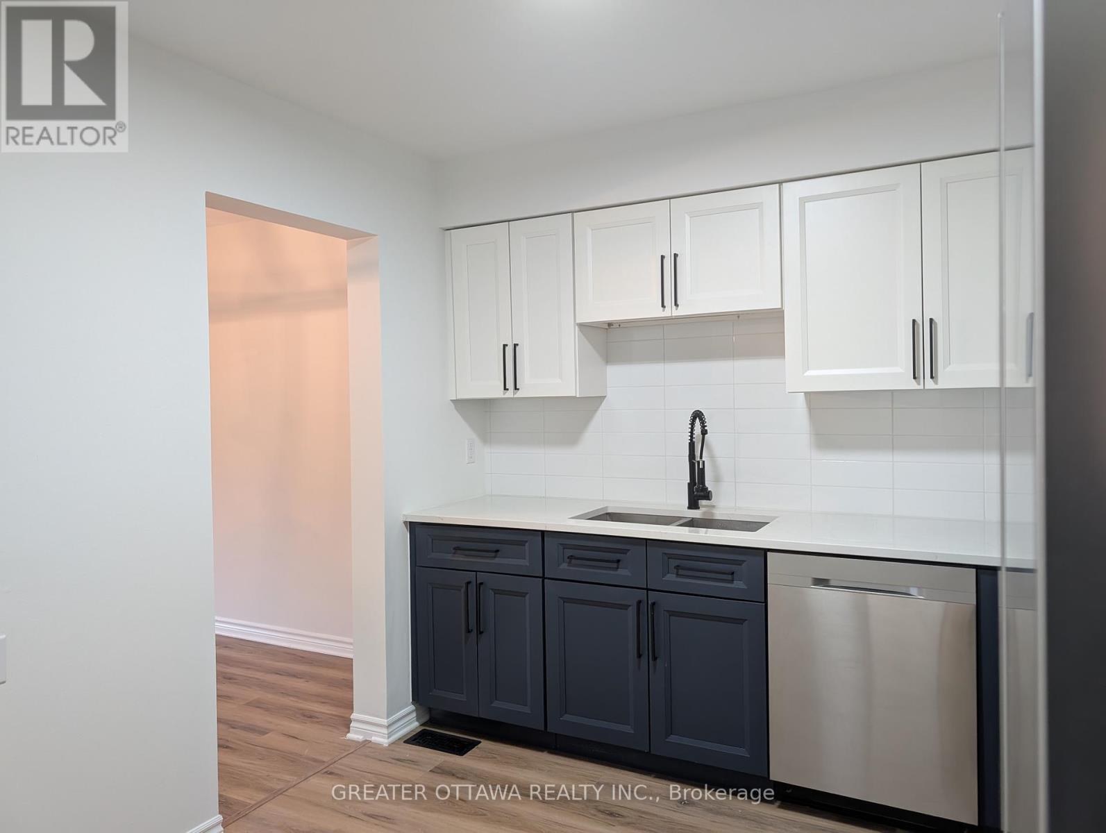 76 Clarkson Crescent W