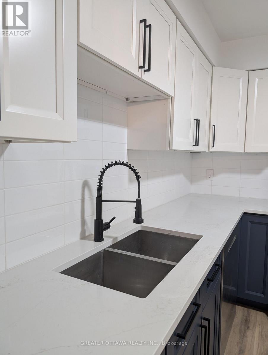76 Clarkson Crescent W