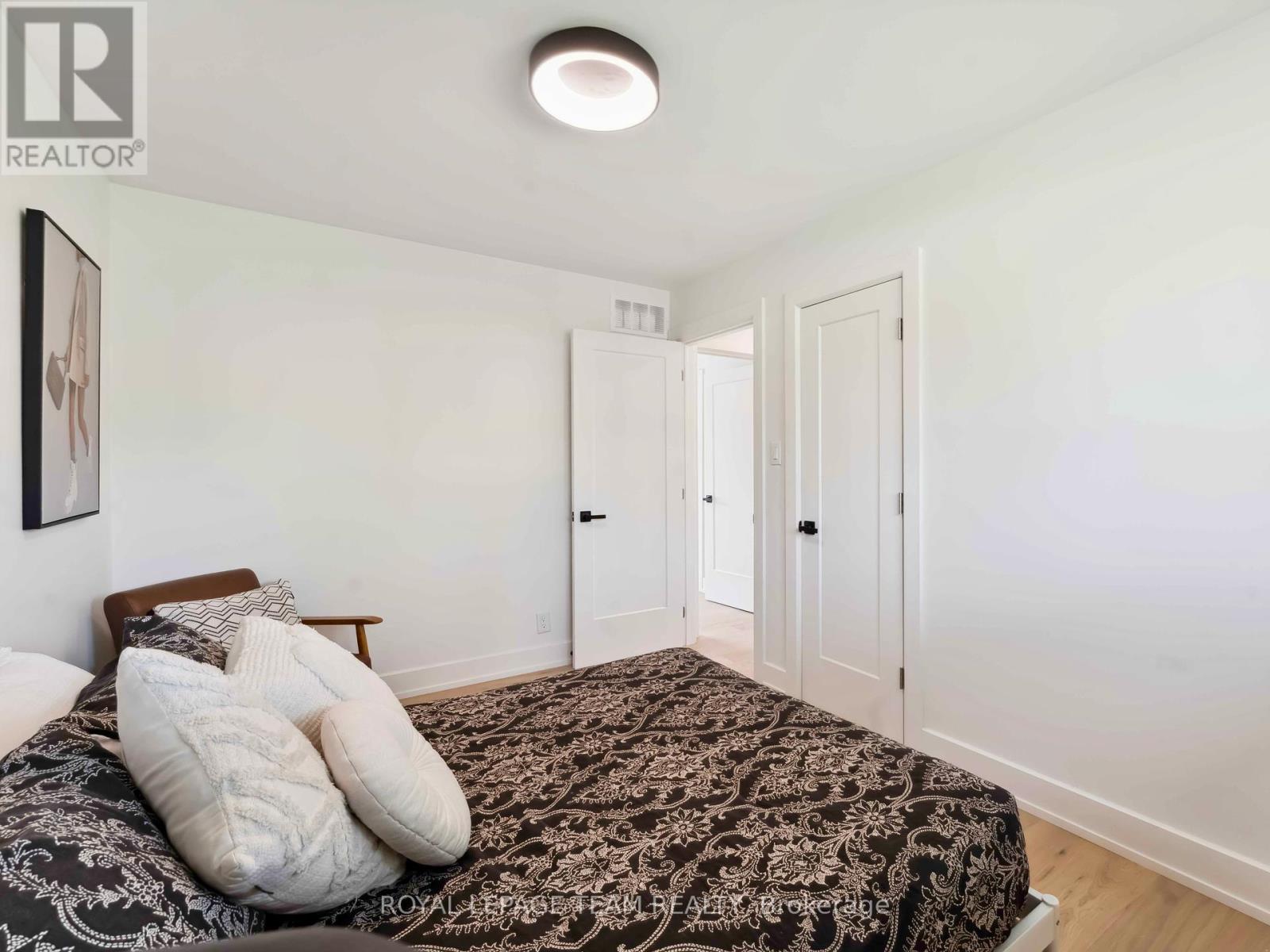 5282 Hillcrest Drive
