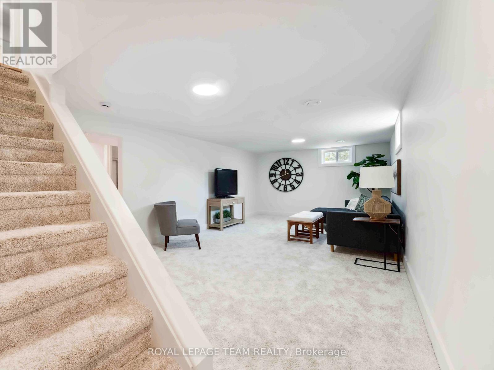 5282 Hillcrest Drive