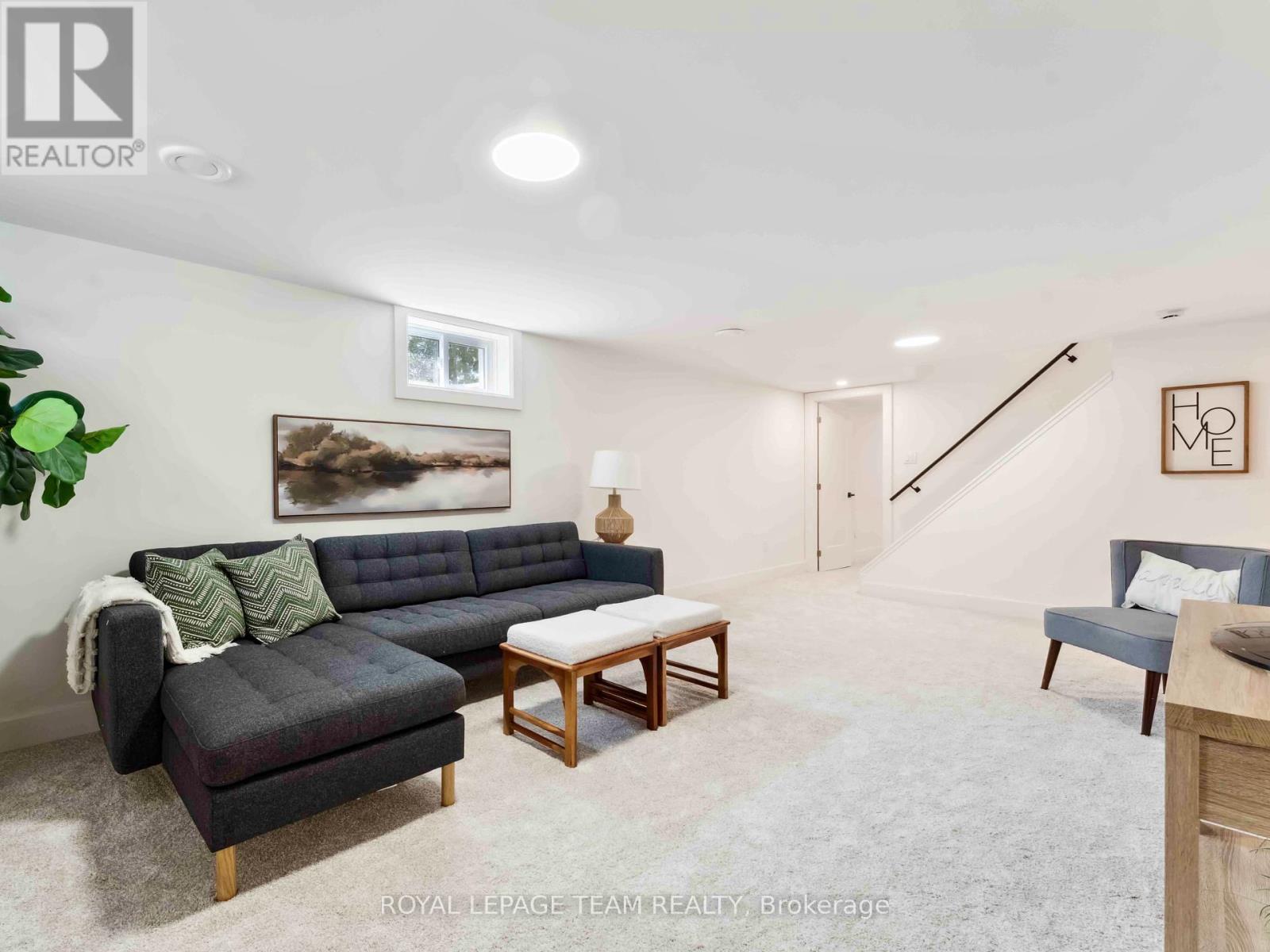 5282 Hillcrest Drive