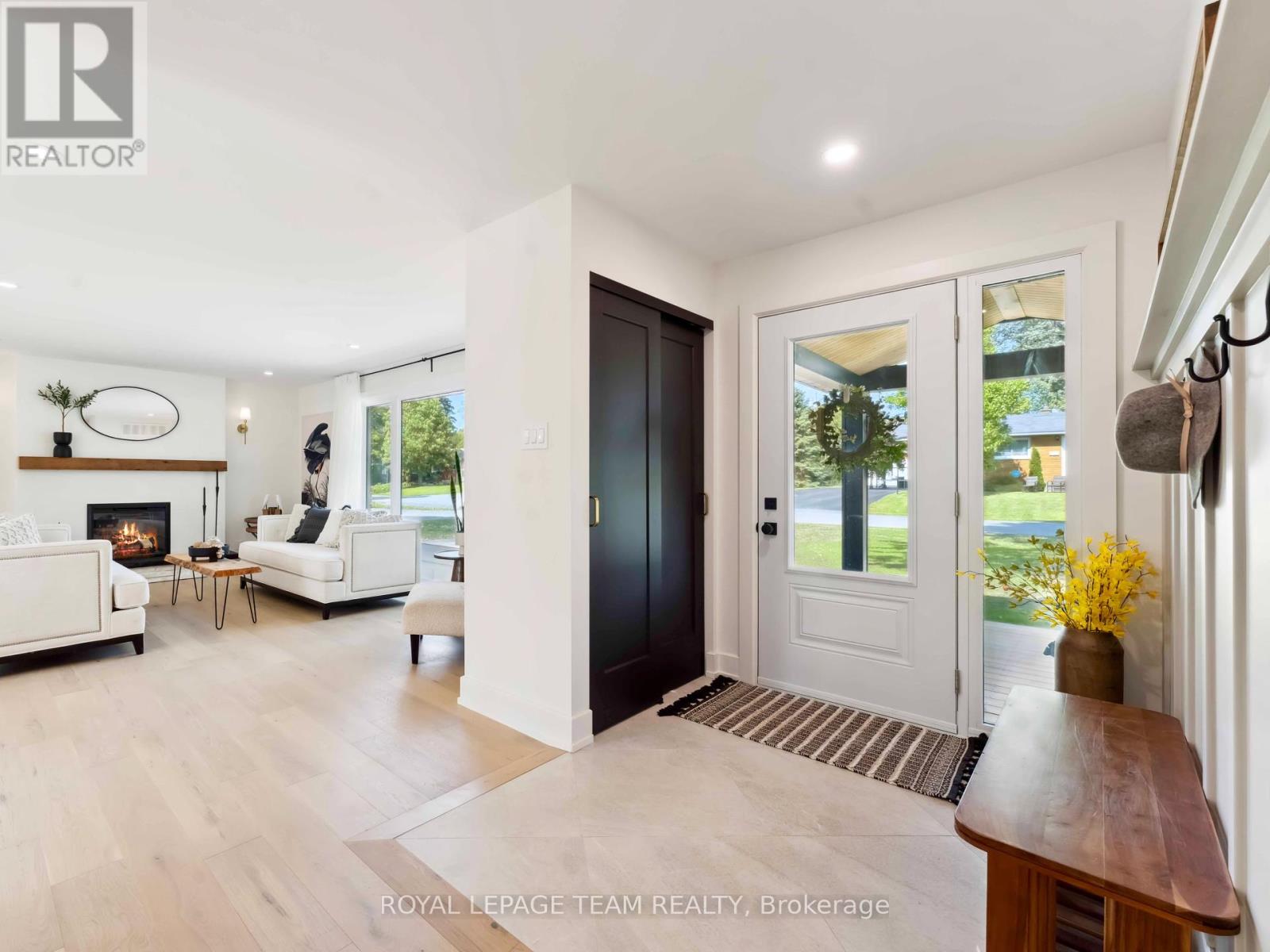 5282 Hillcrest Drive