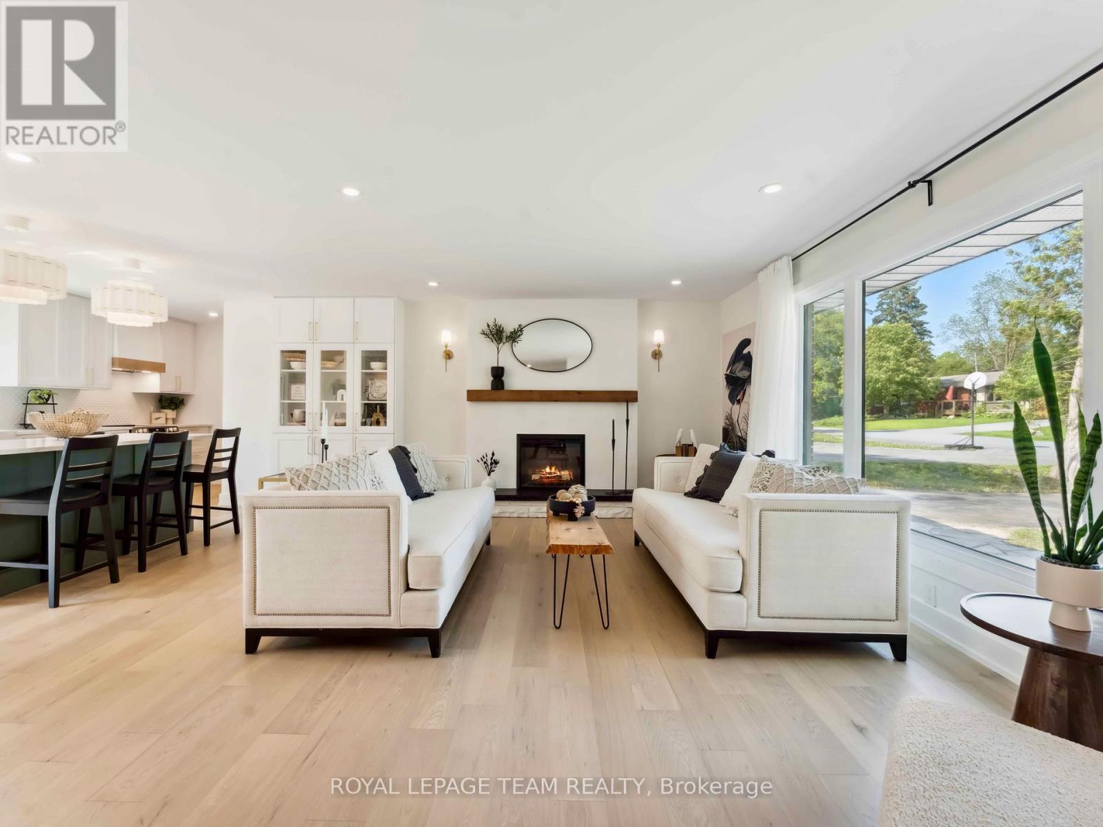 5282 Hillcrest Drive