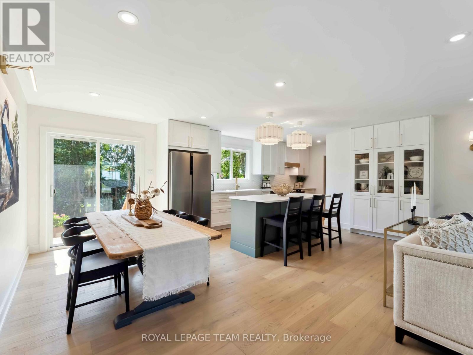 5282 Hillcrest Drive