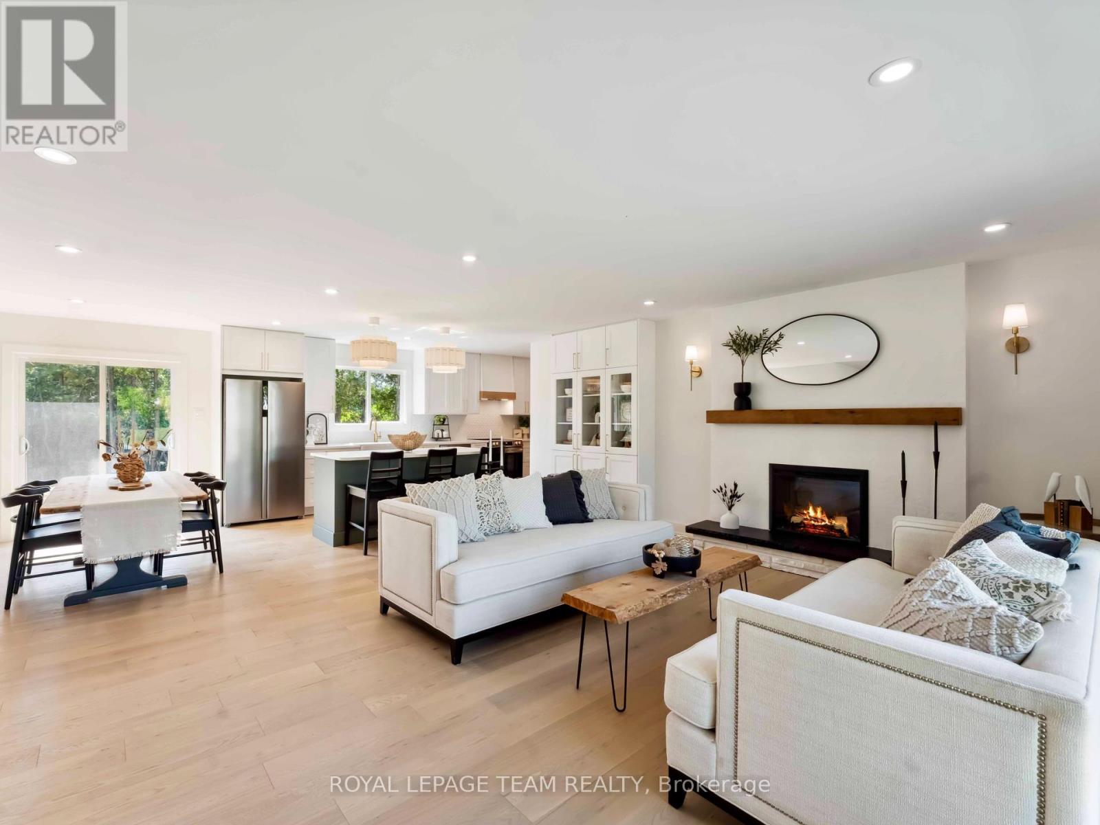 5282 Hillcrest Drive