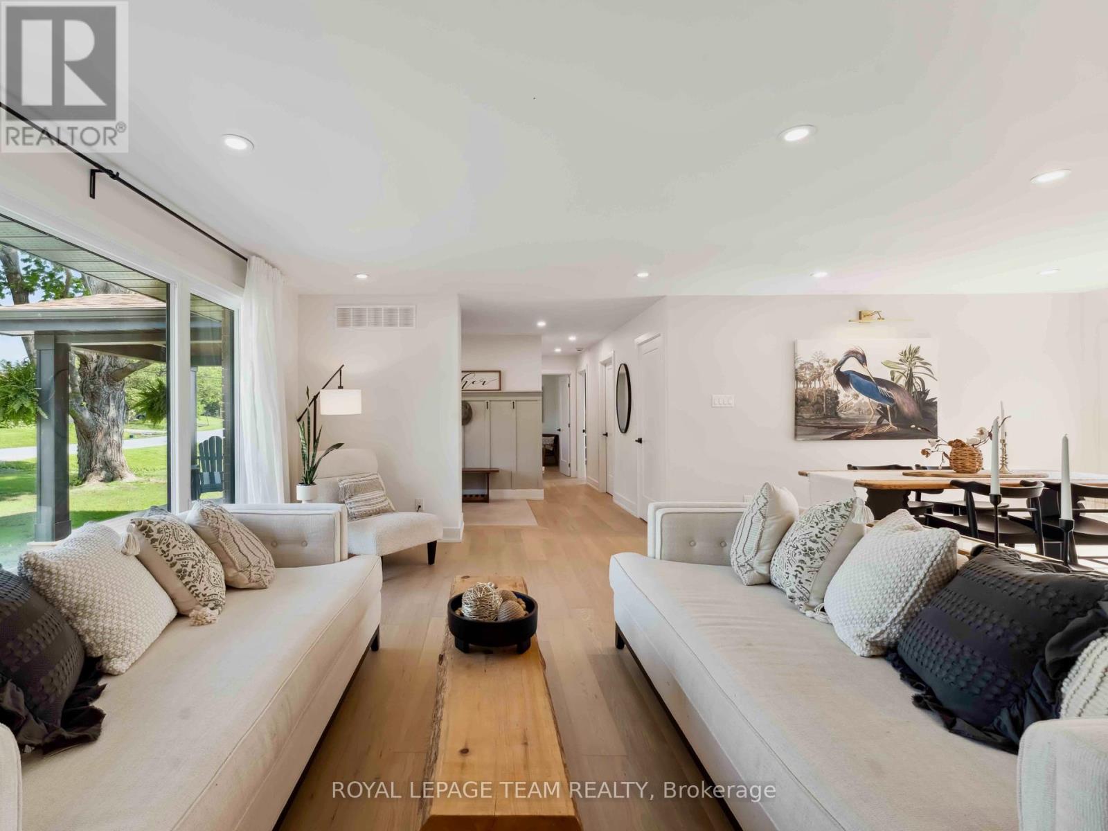5282 Hillcrest Drive