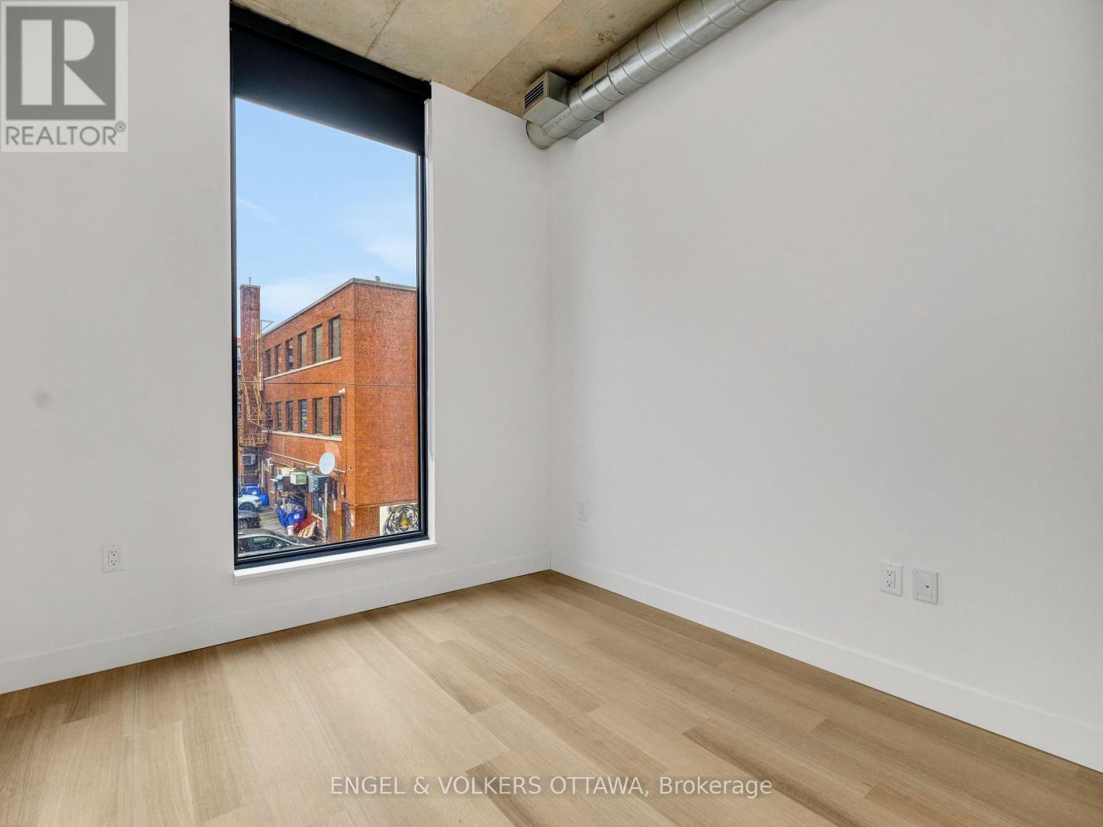 212 - 10 James Street
