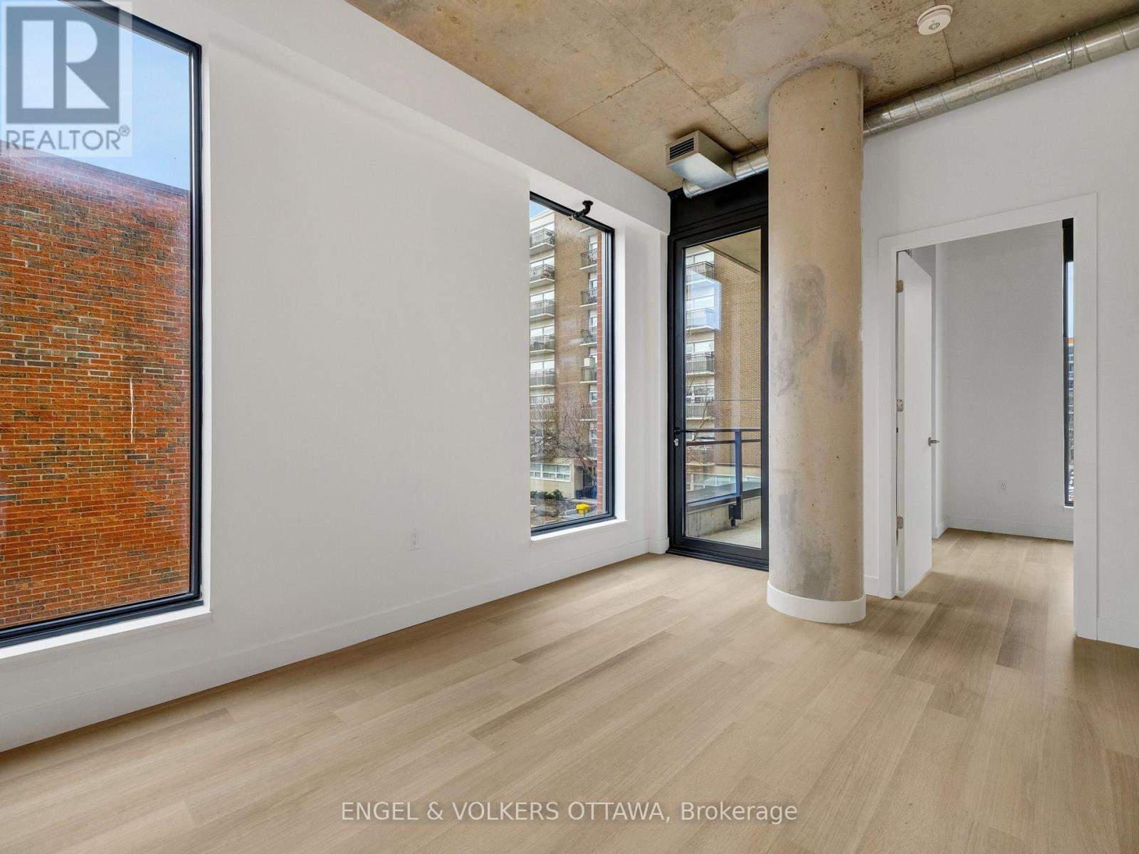 212 - 10 James Street