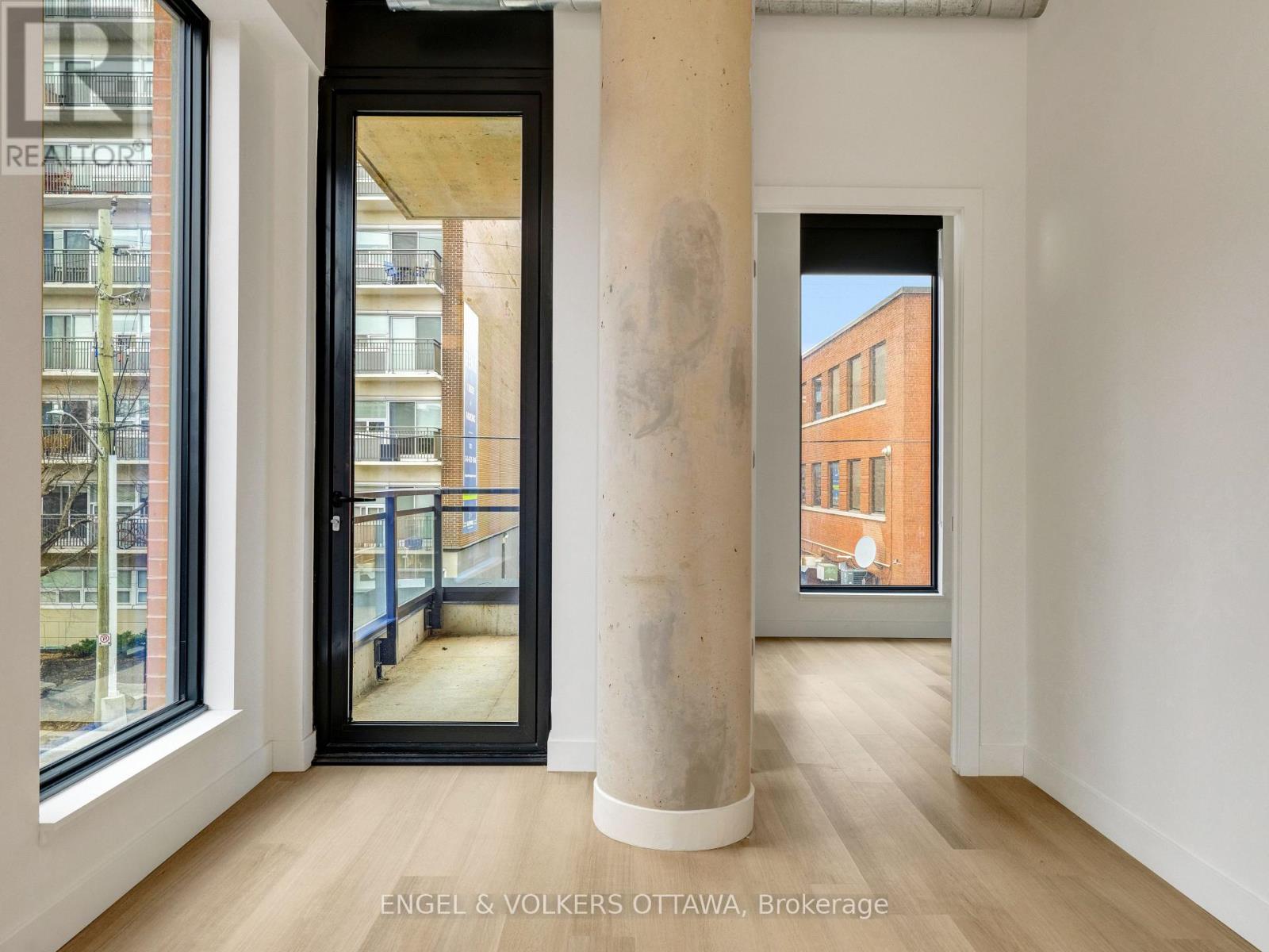 212 - 10 James Street