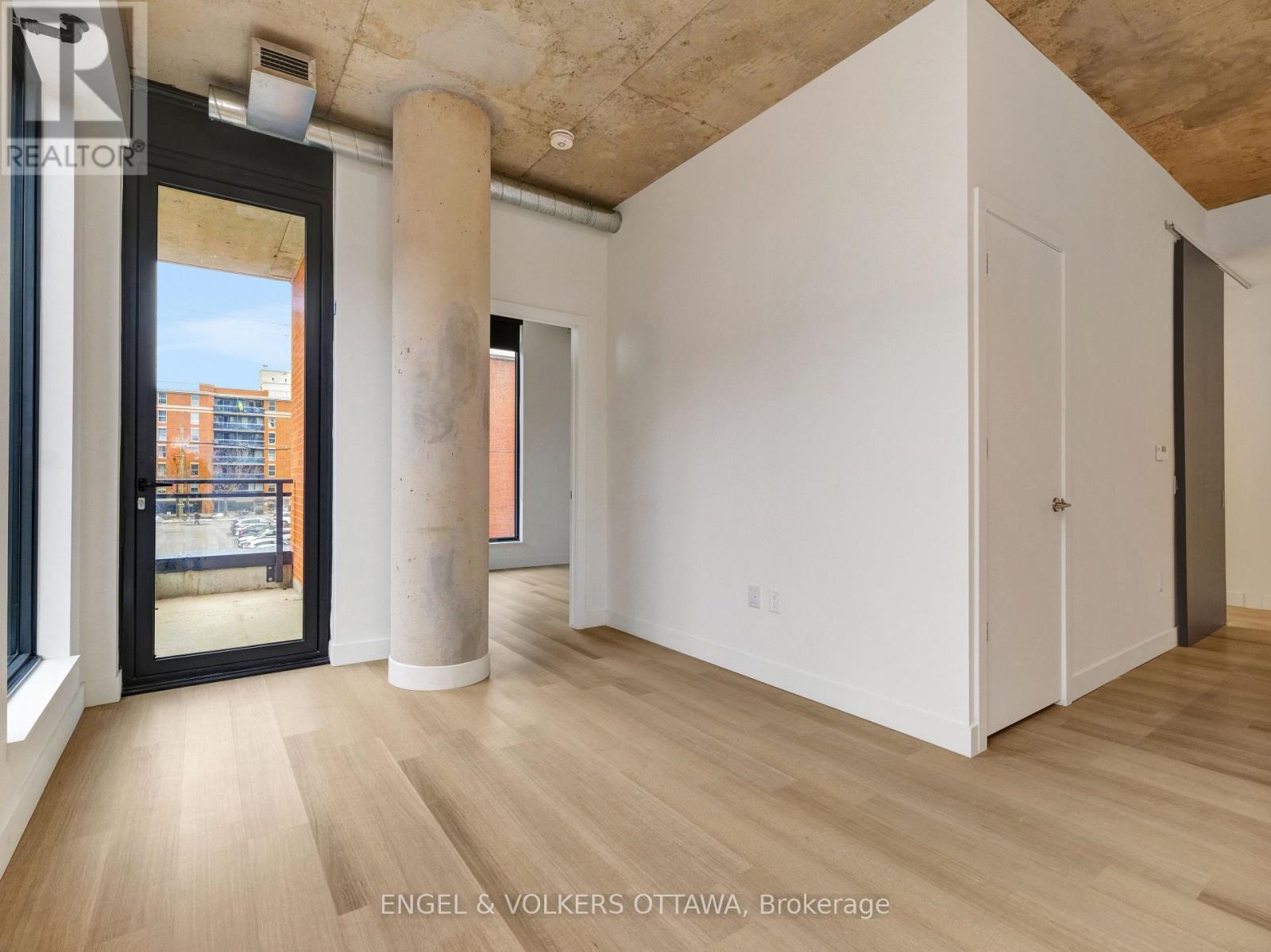 212 - 10 James Street