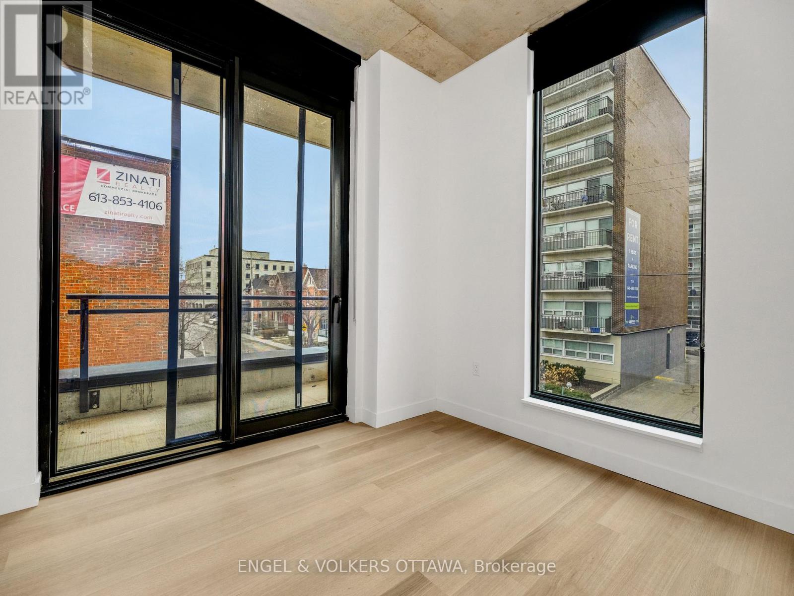212 - 10 James Street