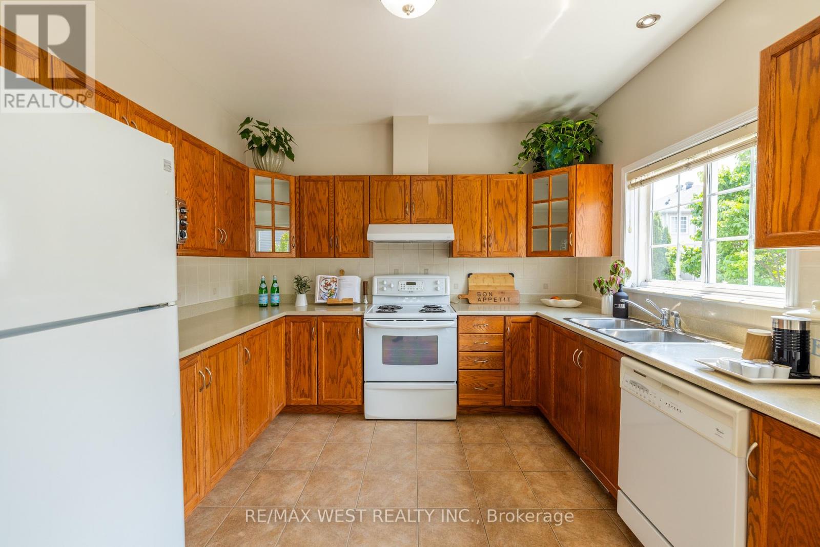 214 Castlegarth Crescent