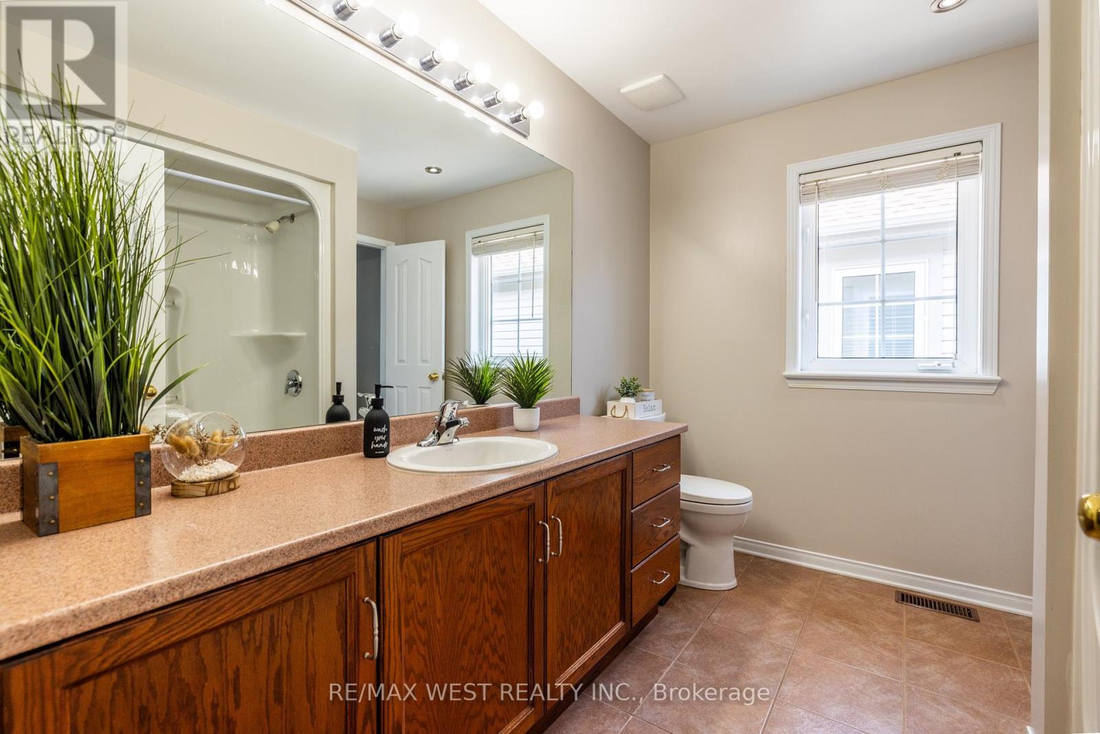 214 Castlegarth Crescent