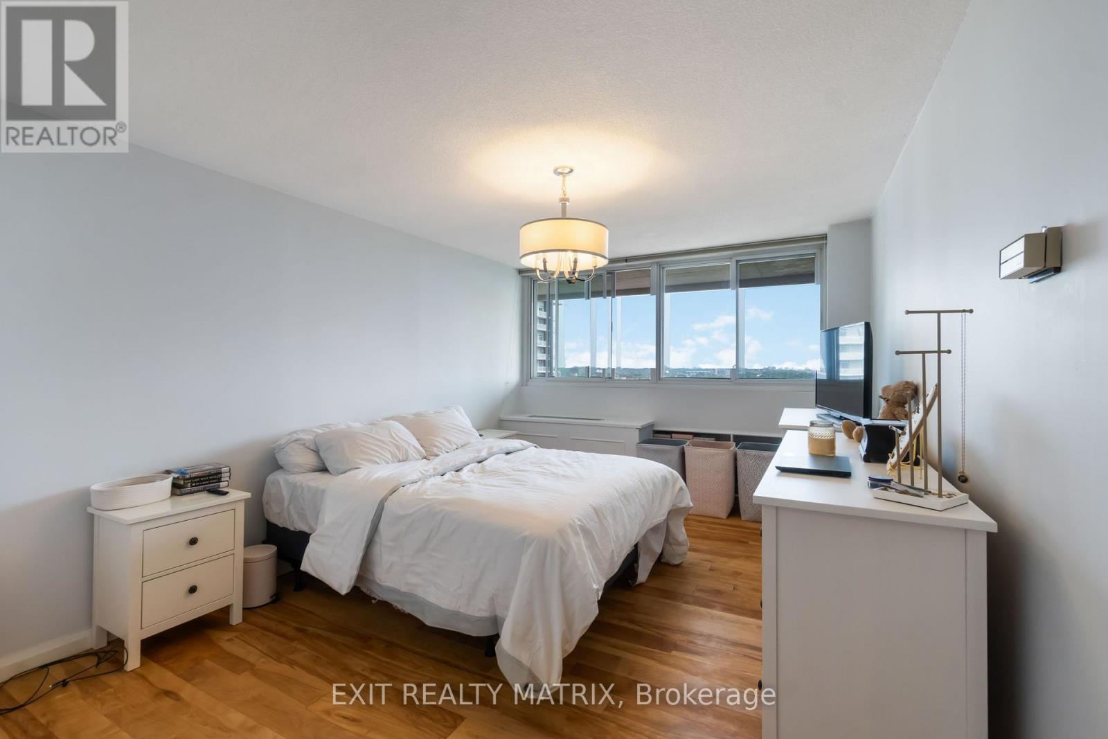 1609 - 500 Laurier Avenue W