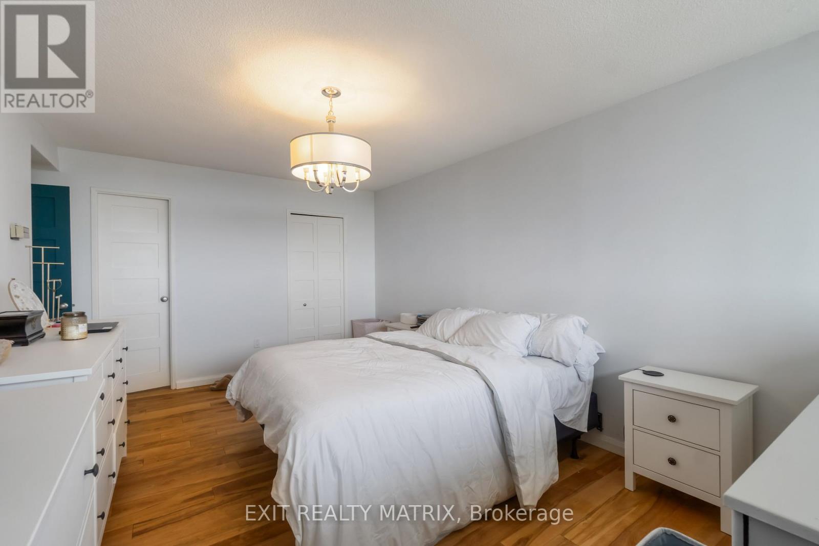 1609 - 500 Laurier Avenue W