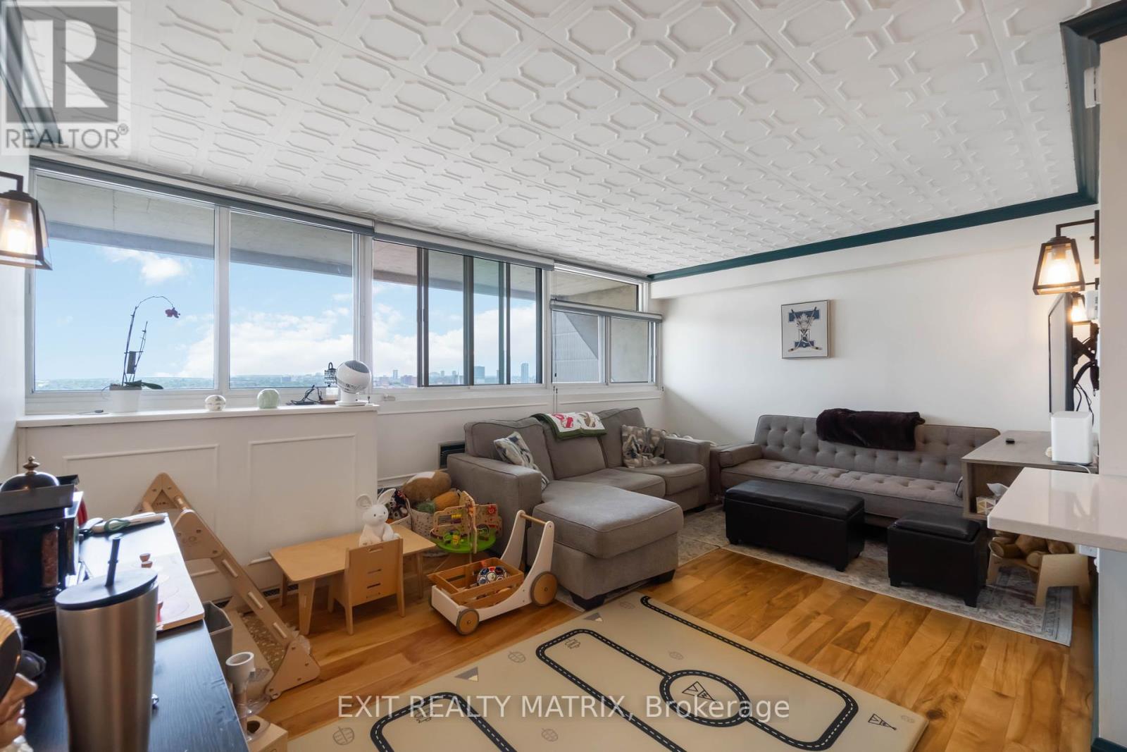 1609 - 500 Laurier Avenue W