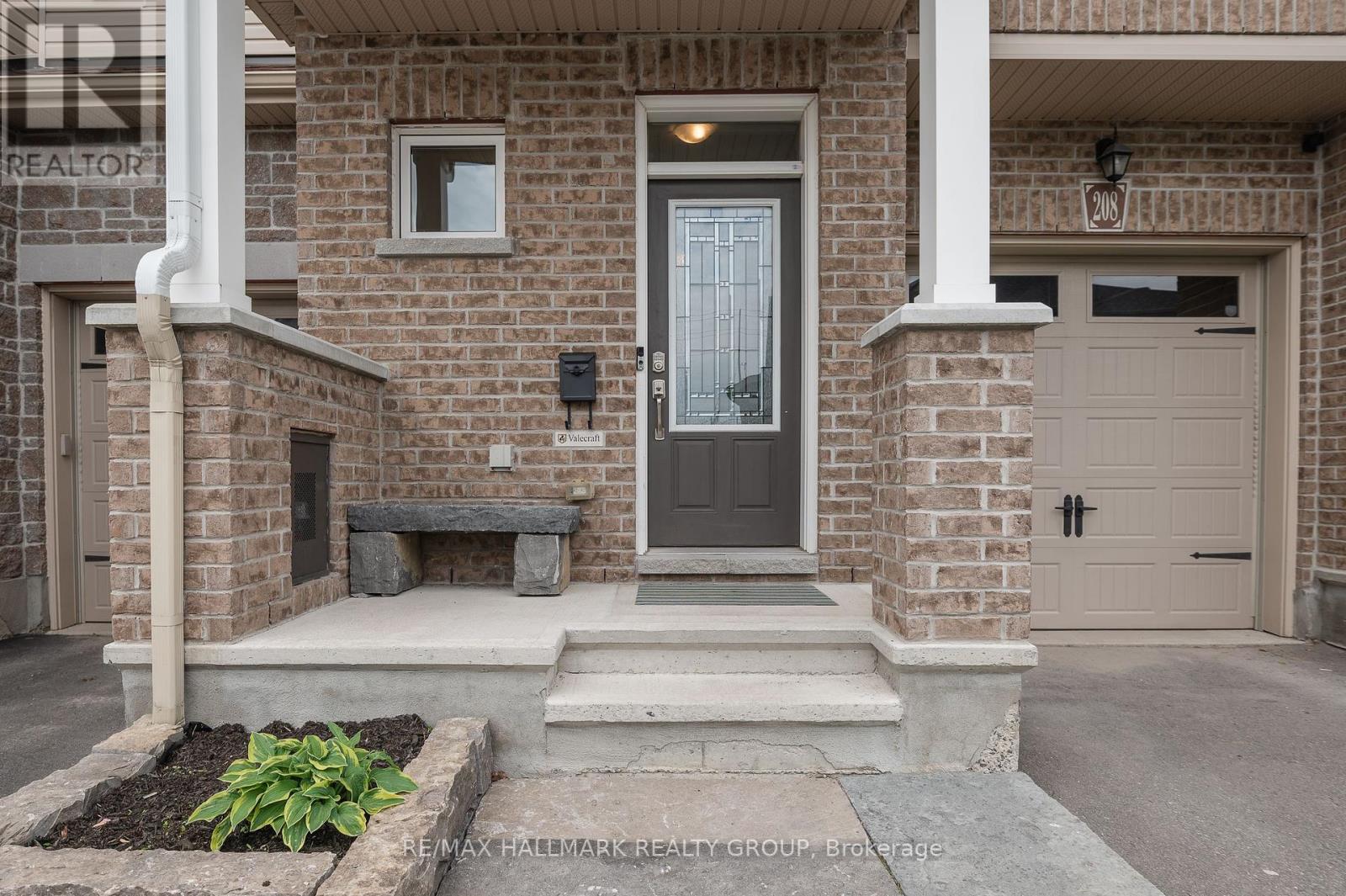 208 Sittelle Private
