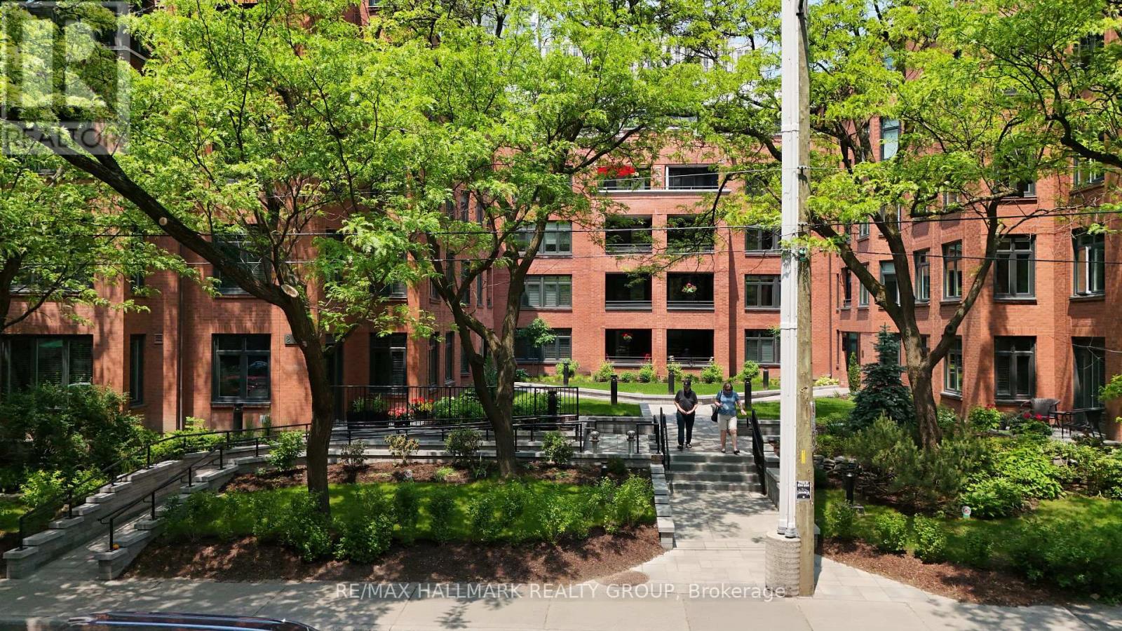 403 - 215 Somerset Street W