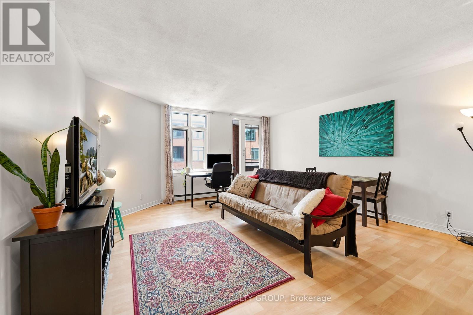 403 - 215 Somerset Street W