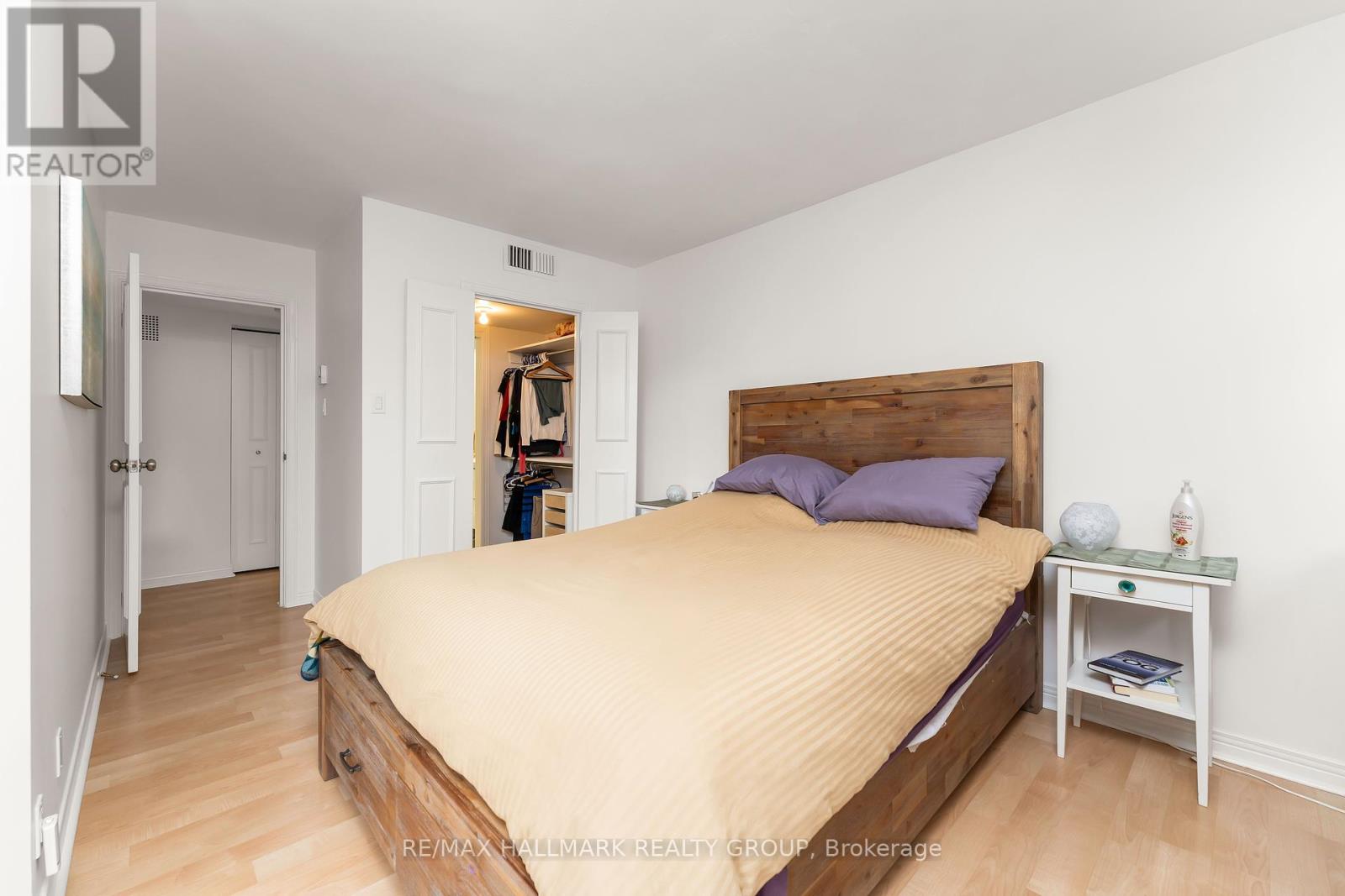 403 - 215 Somerset Street W