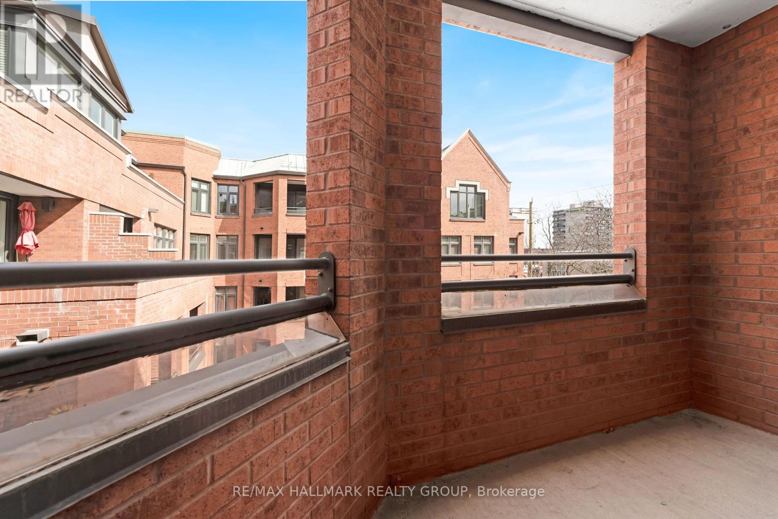 403 - 215 Somerset Street W