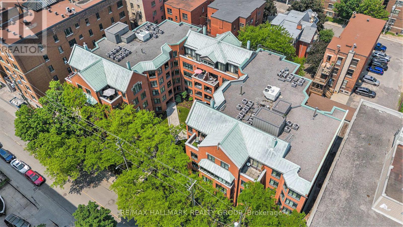 403 - 215 Somerset Street W