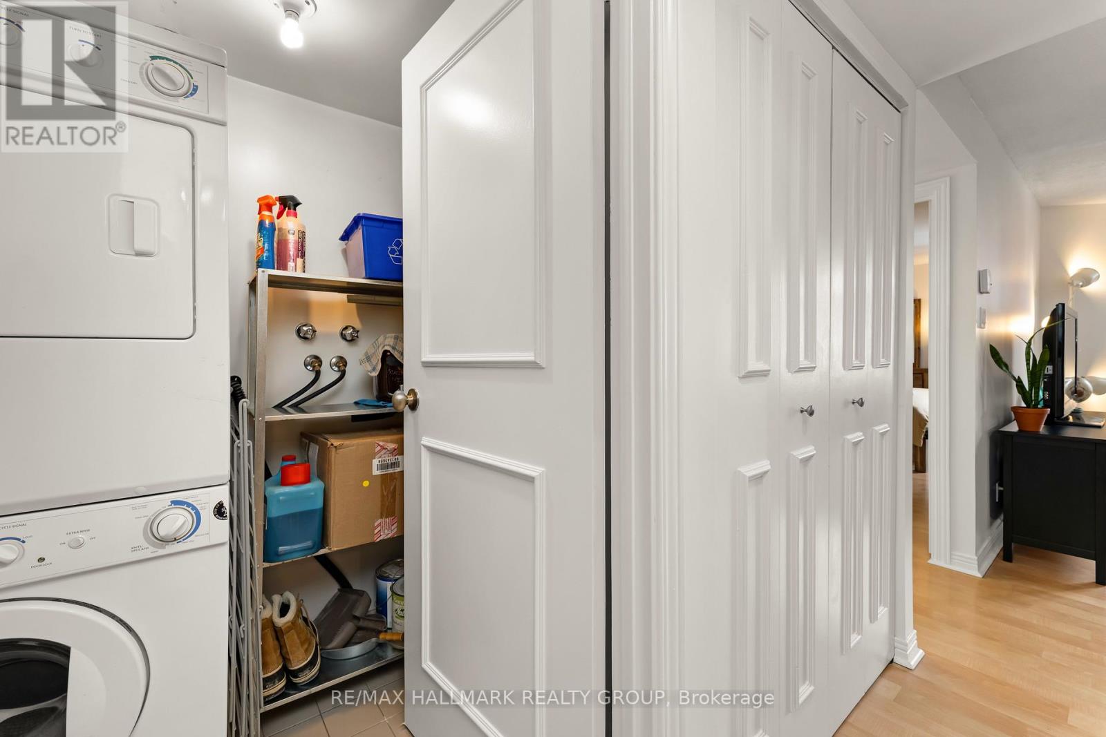 403 - 215 Somerset Street W
