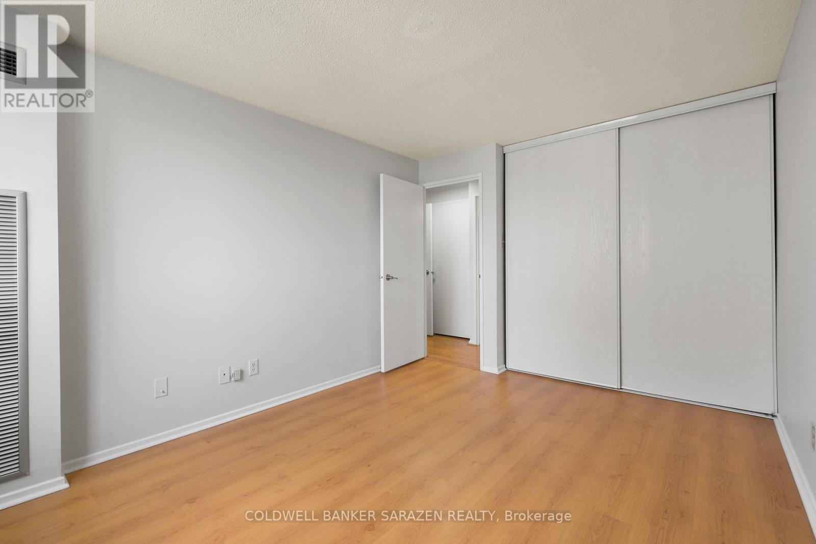 1115 - 1100 Ambleside Drive