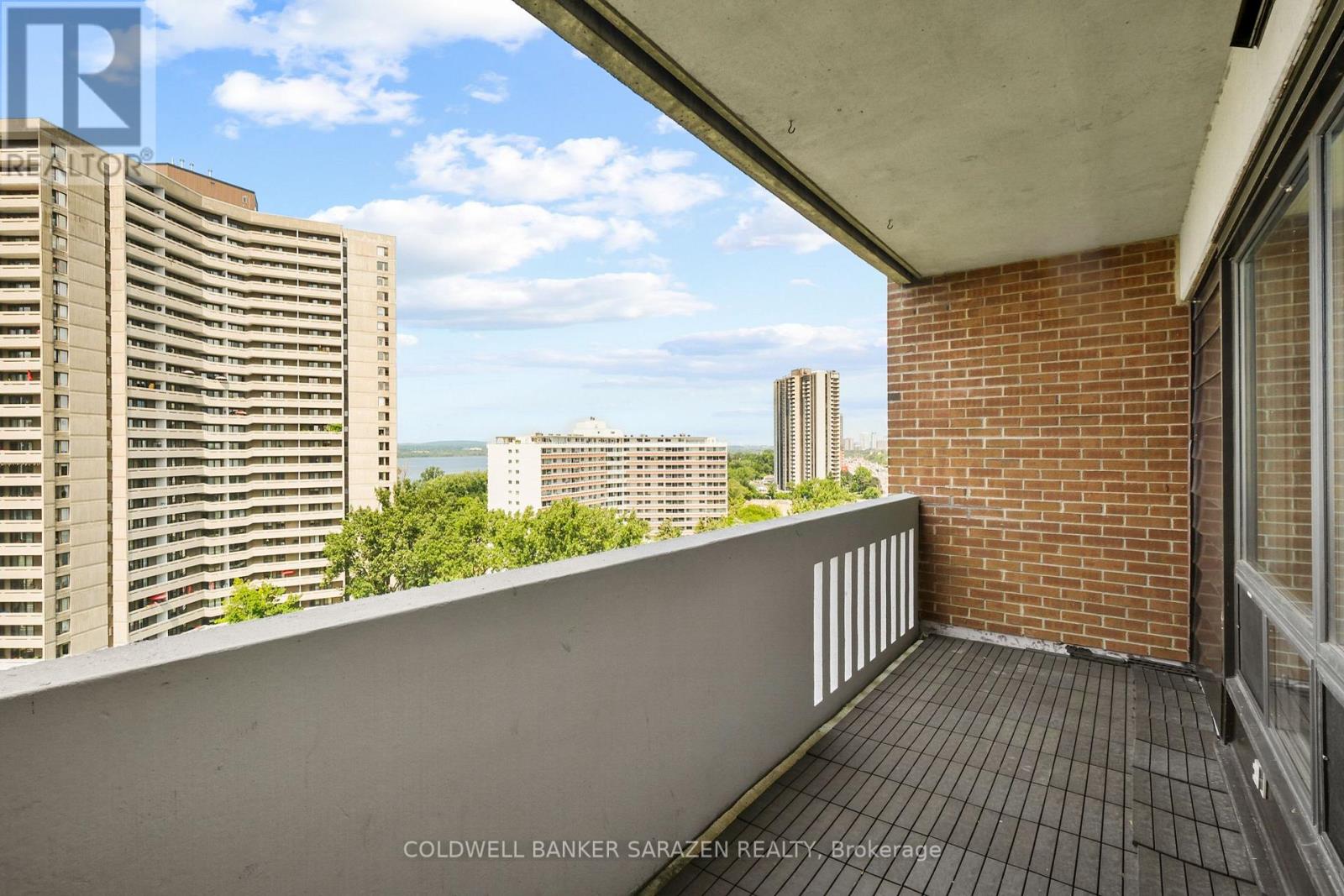1115 - 1100 Ambleside Drive