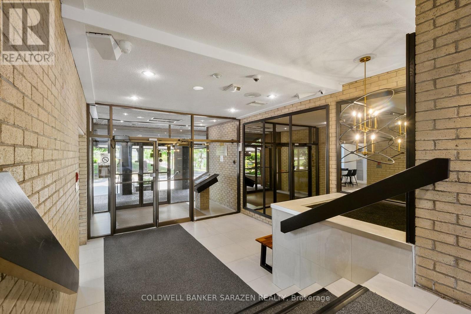 1115 - 1100 Ambleside Drive