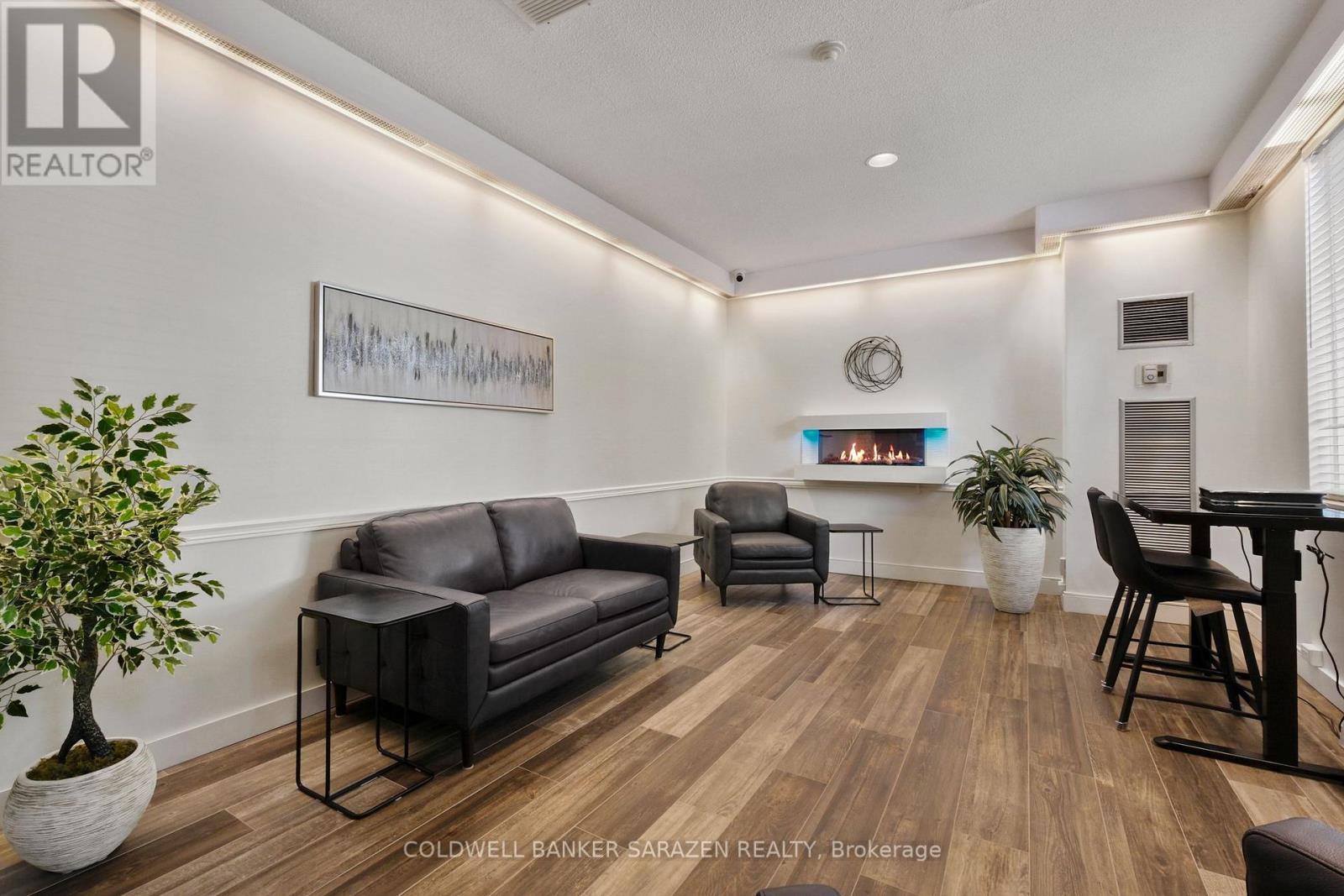 1115 - 1100 Ambleside Drive